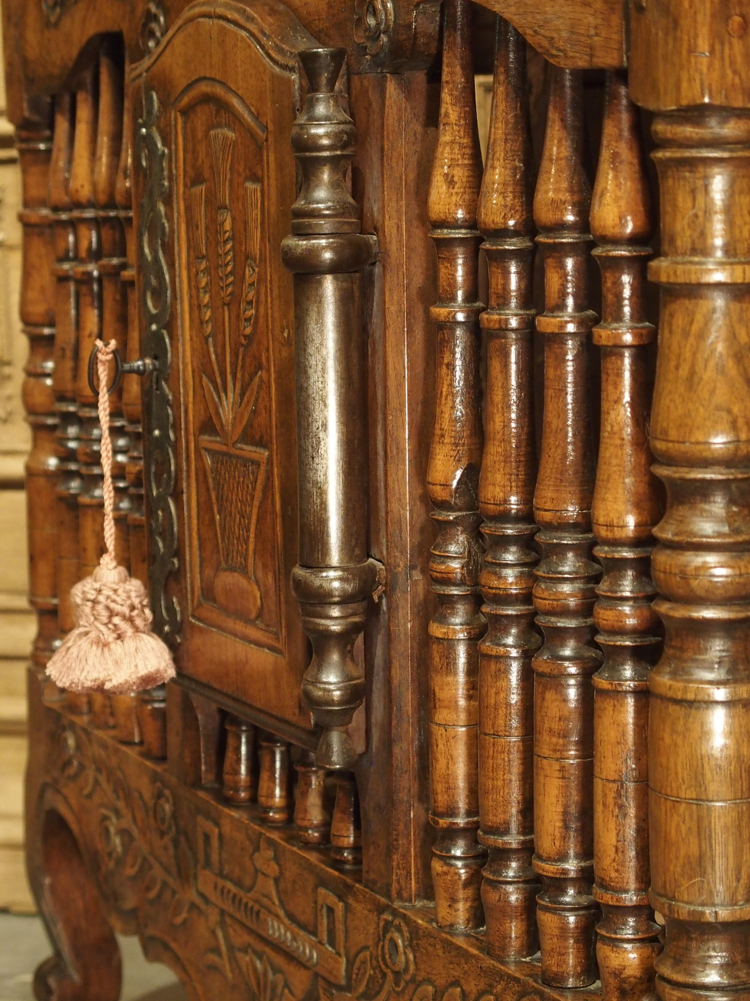 18th Century Carved Walnut Wood Panetiere from Provence, France For Sale 11