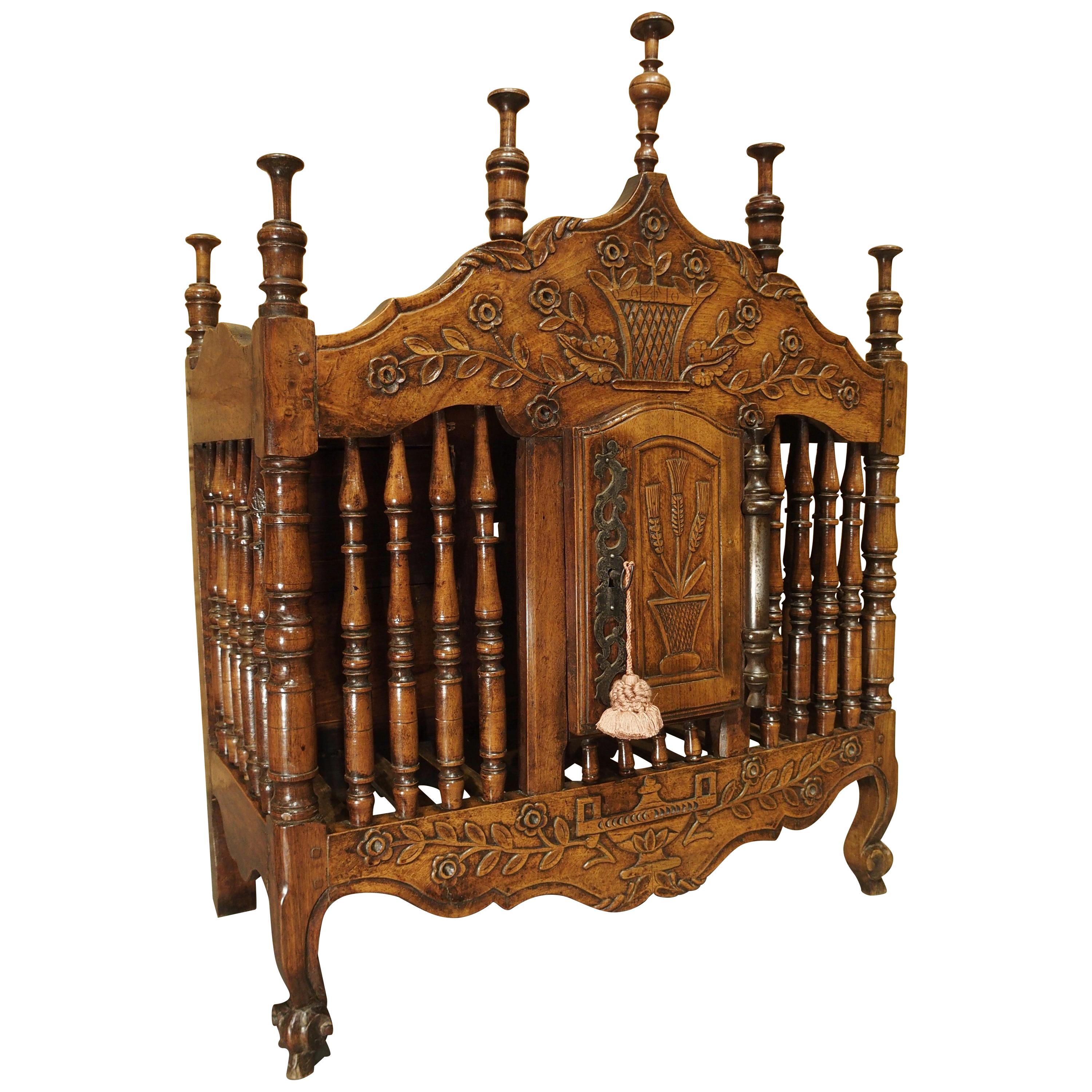 18th Century Carved Walnut Wood Panetiere from Provence, France For Sale