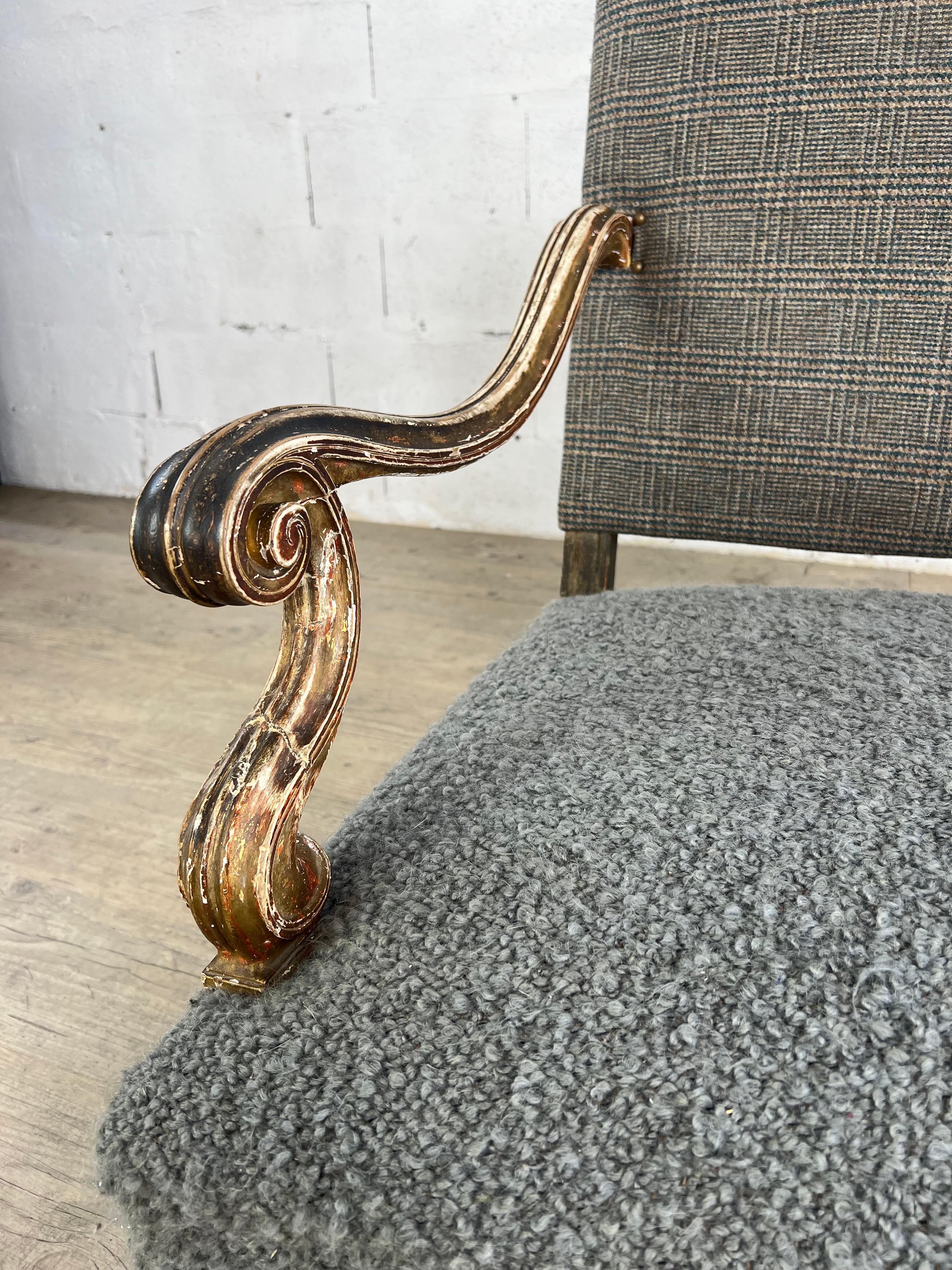 18th Century Carved Wood Armchair with Original Gilt Patina In Good Condition For Sale In PARIS, FR