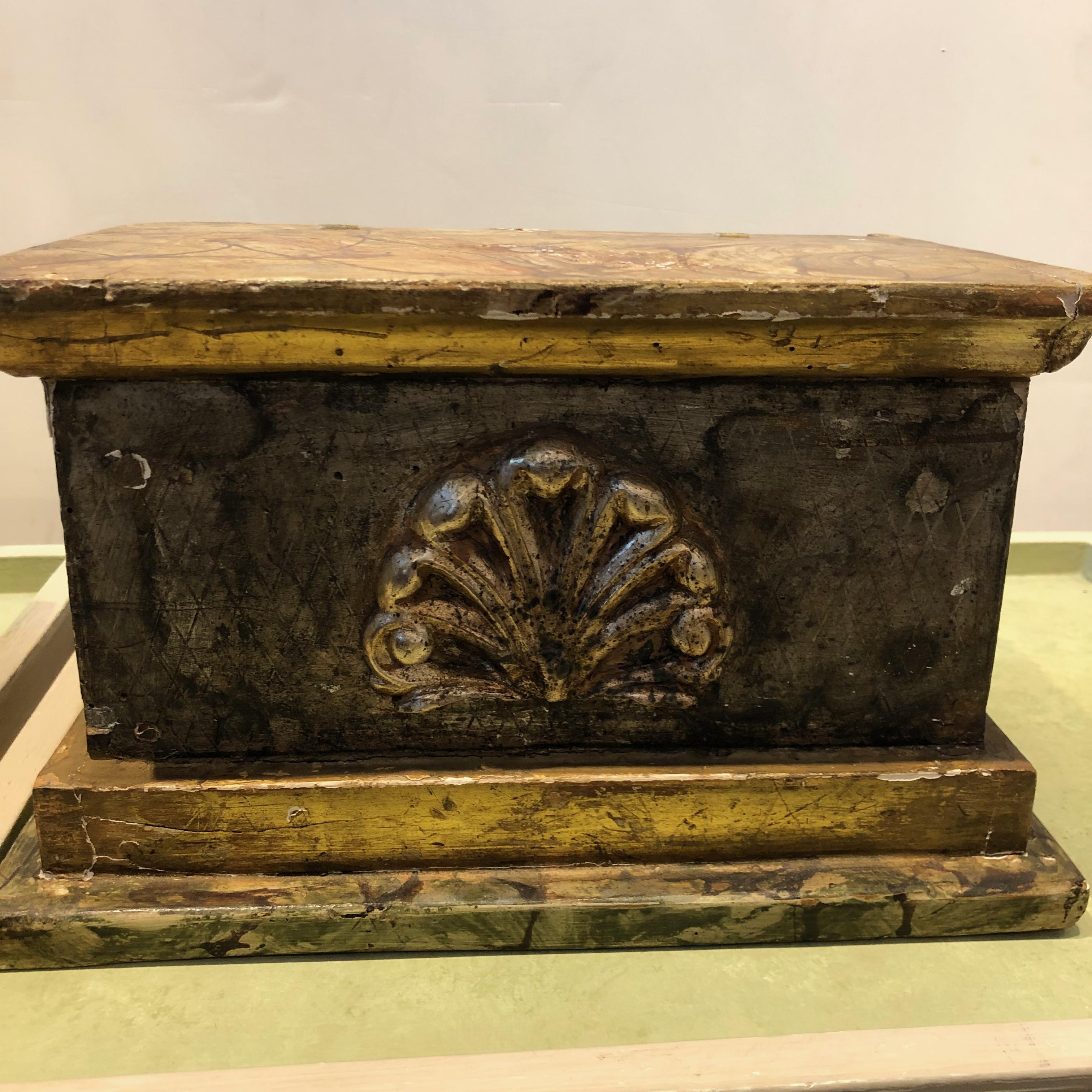 18th Century Carved Wood Decorative Shelf In Excellent Condition For Sale In Boston, MA