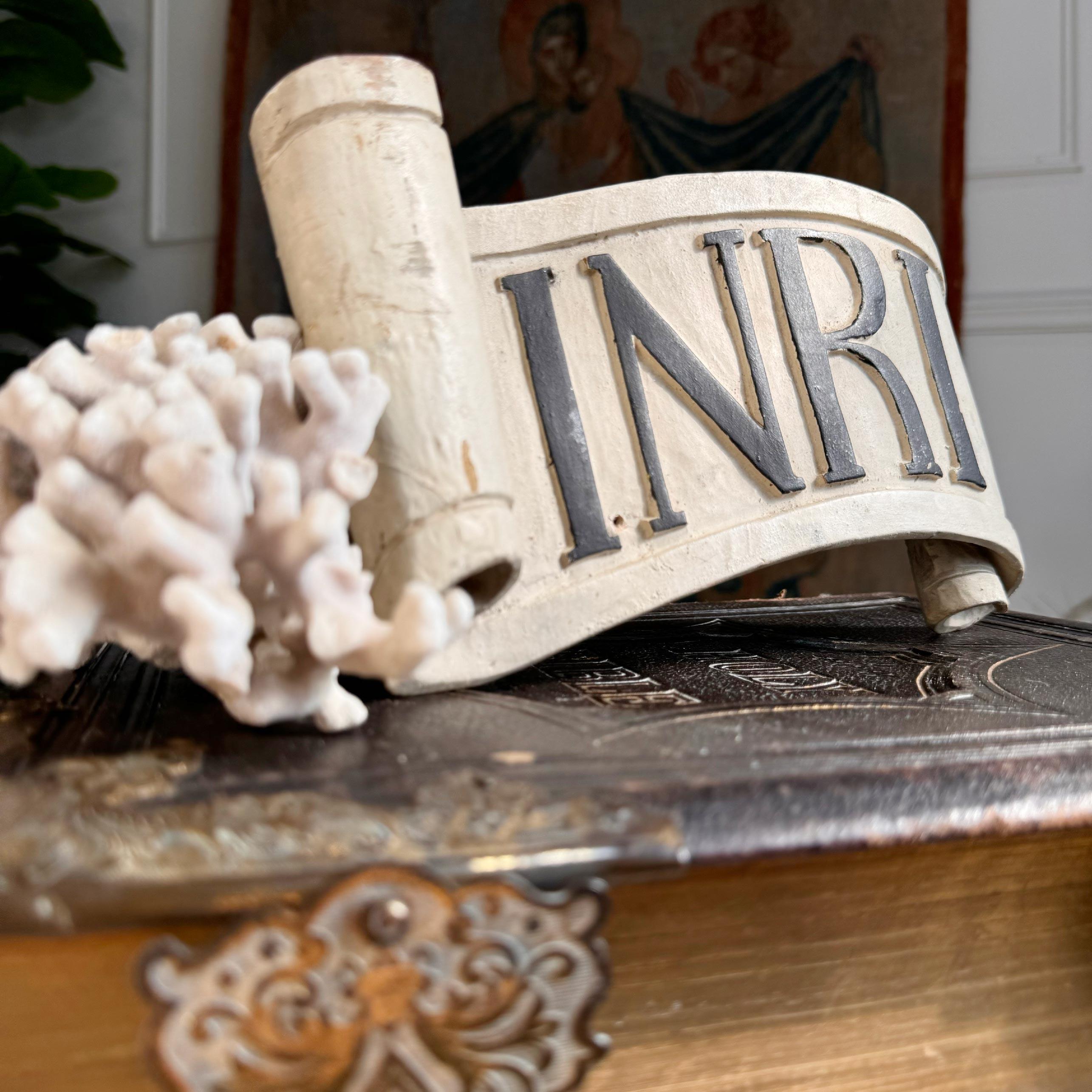 Scroll INRI du 18ème siècle Jésus de Nazareth Roi des Juifs en vente 5