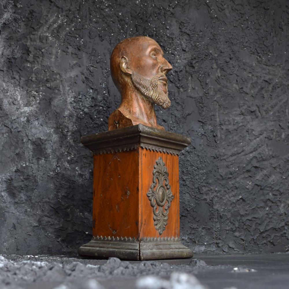 Baroque 18th Century Carved Wood Santos Head For Sale