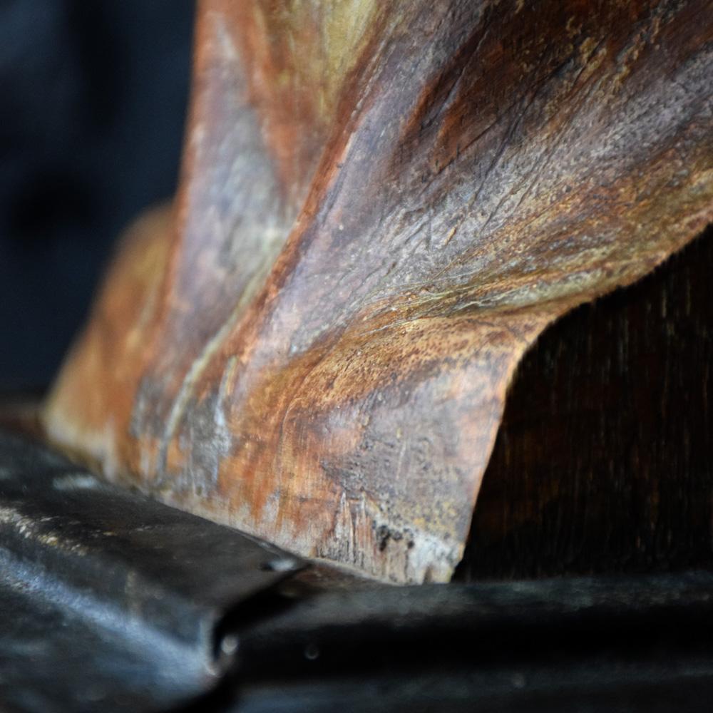 Santos-Kopf aus geschnitztem Holz aus dem 18. Jahrhundert im Zustand „Relativ gut“ im Angebot in London, GB