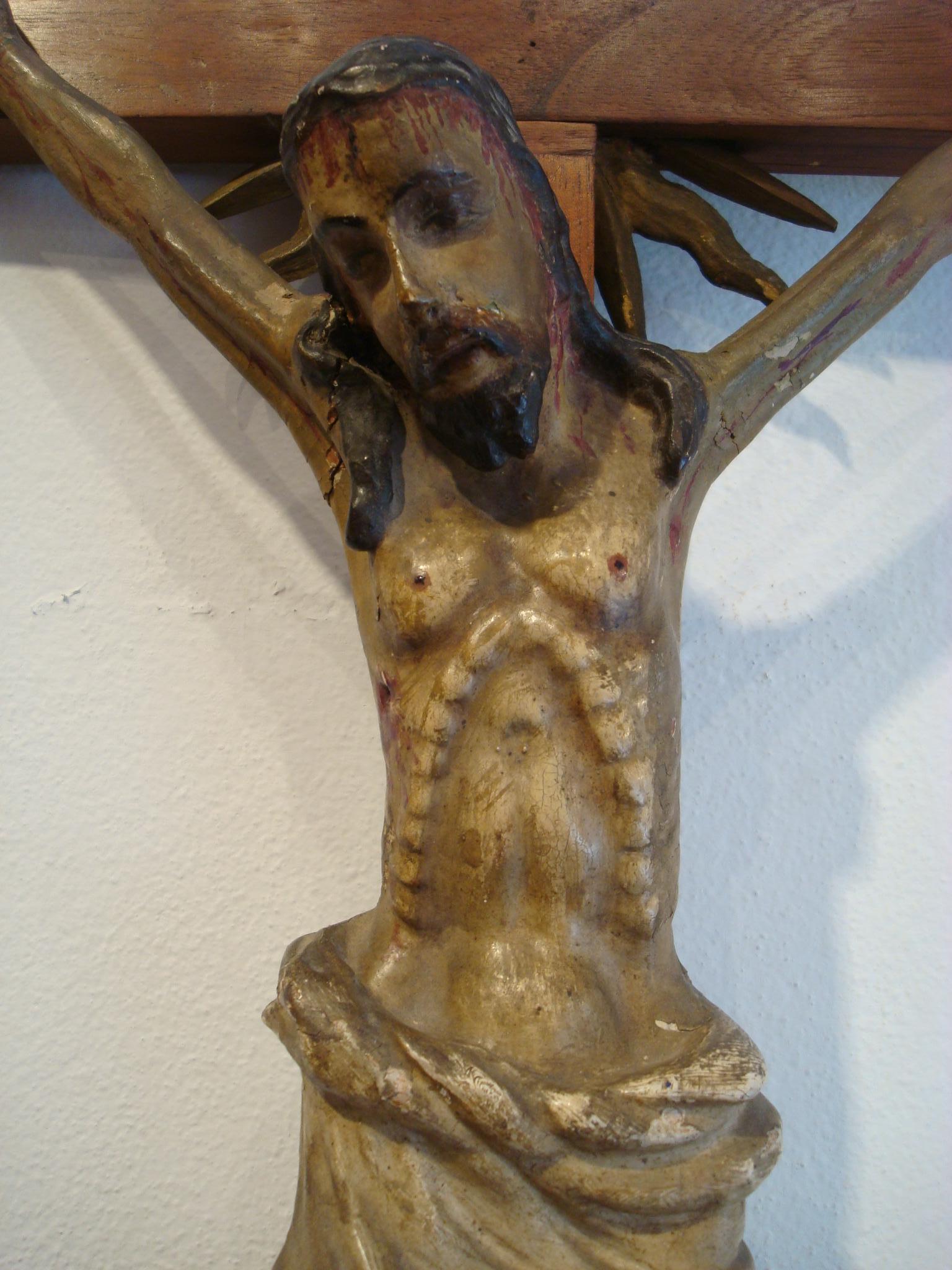 Geschnitzter Holz, der Christus auf dem Kreuz repräsentiert, Volkskunst des 18. Jahrhunderts (Handgeschnitzt) im Angebot