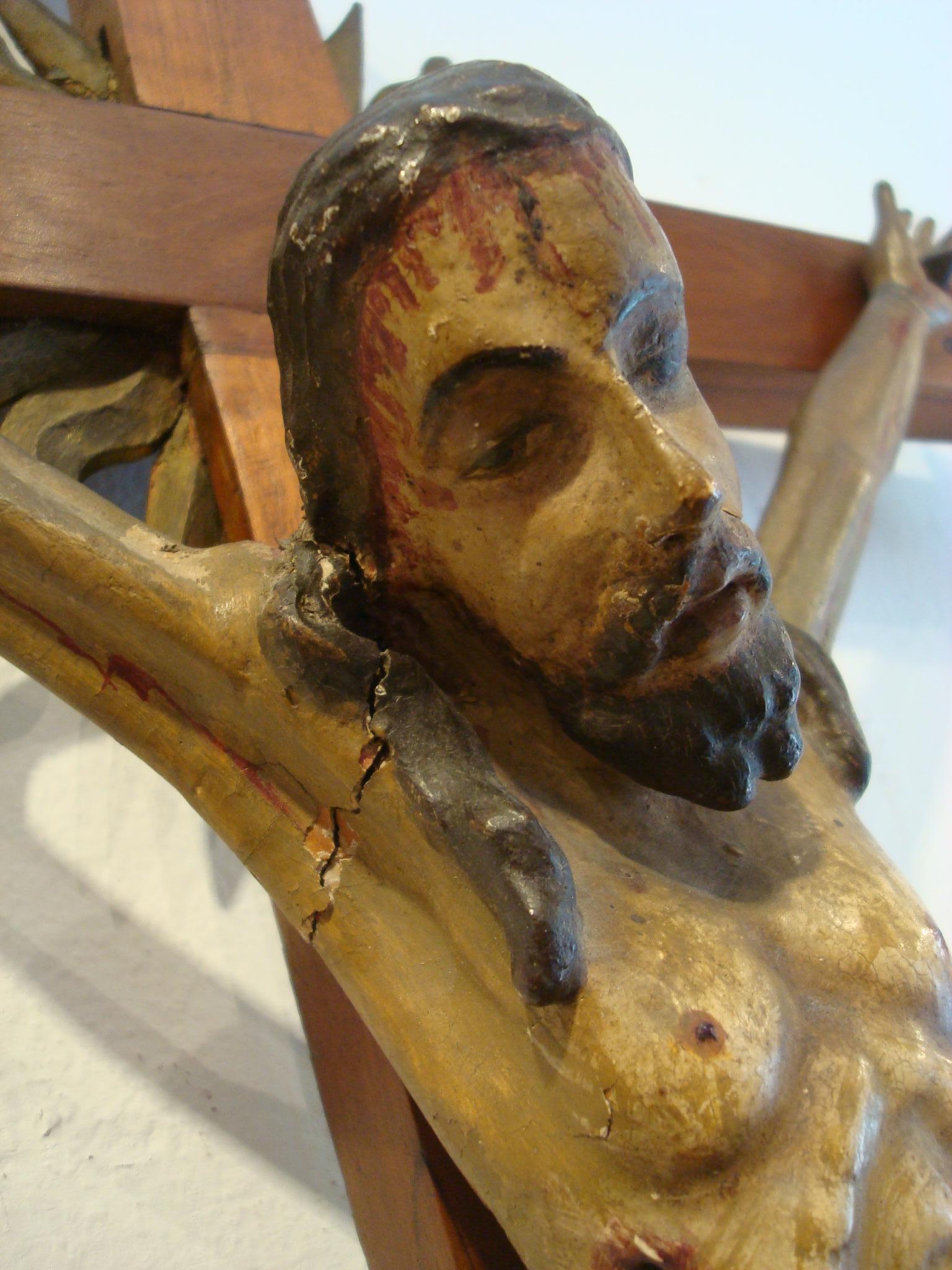 Geschnitzter Holz, der Christus auf dem Kreuz repräsentiert, Volkskunst des 18. Jahrhunderts im Angebot 3