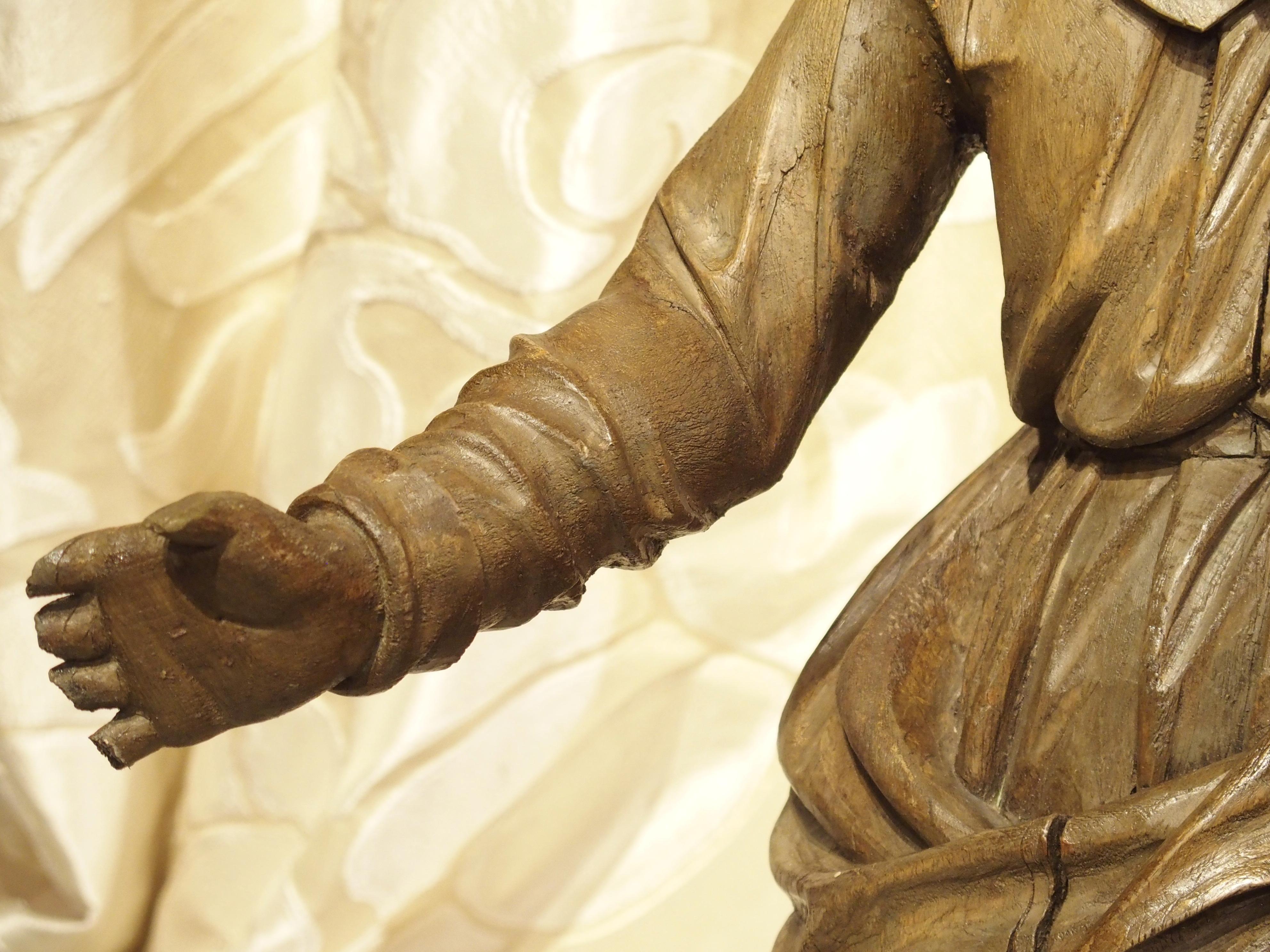 Statue en bois sculpté du 18ème siècle de France en vente 4