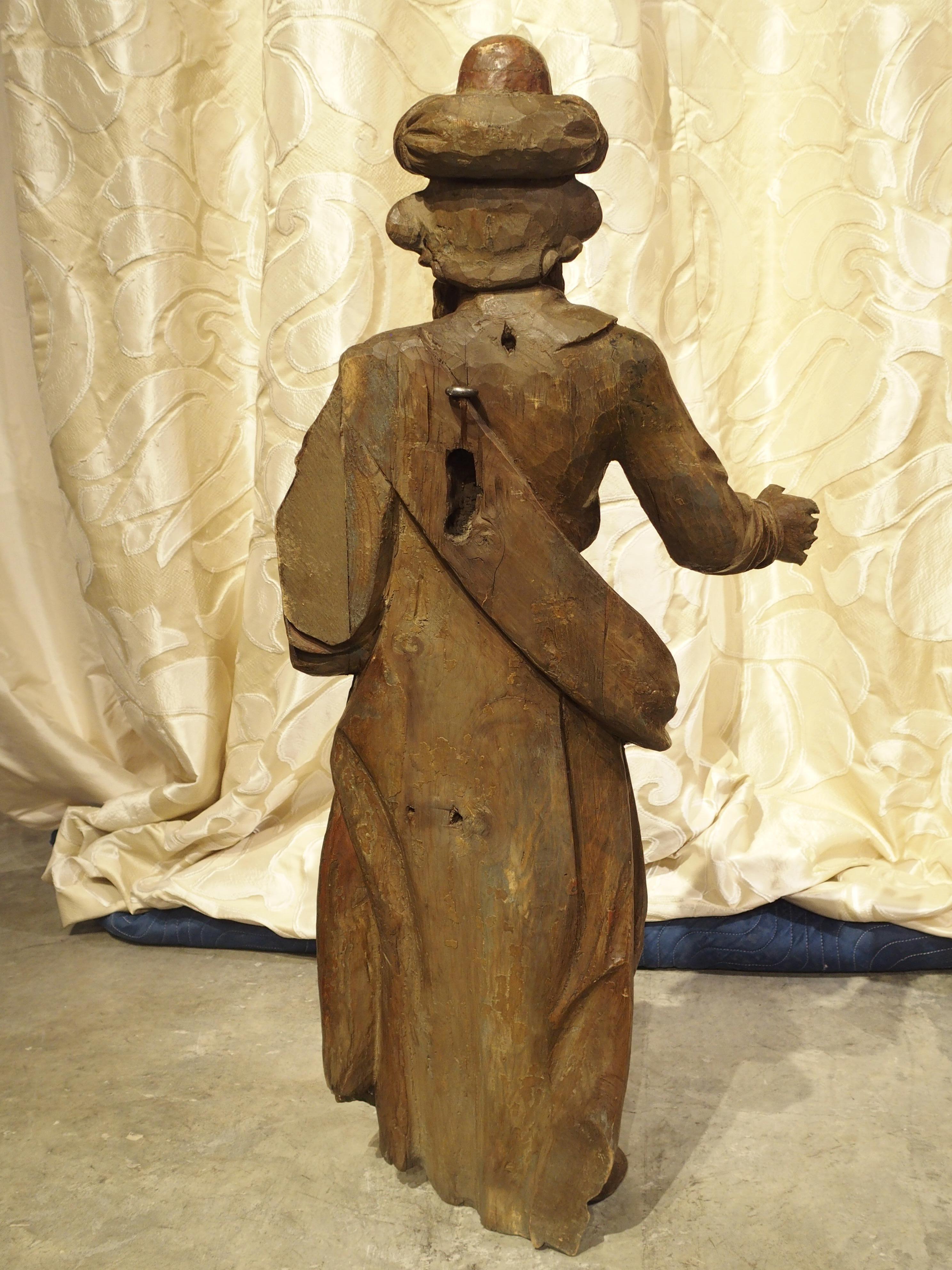 Statue en bois sculpté du 18ème siècle de France Bon état - En vente à Dallas, TX