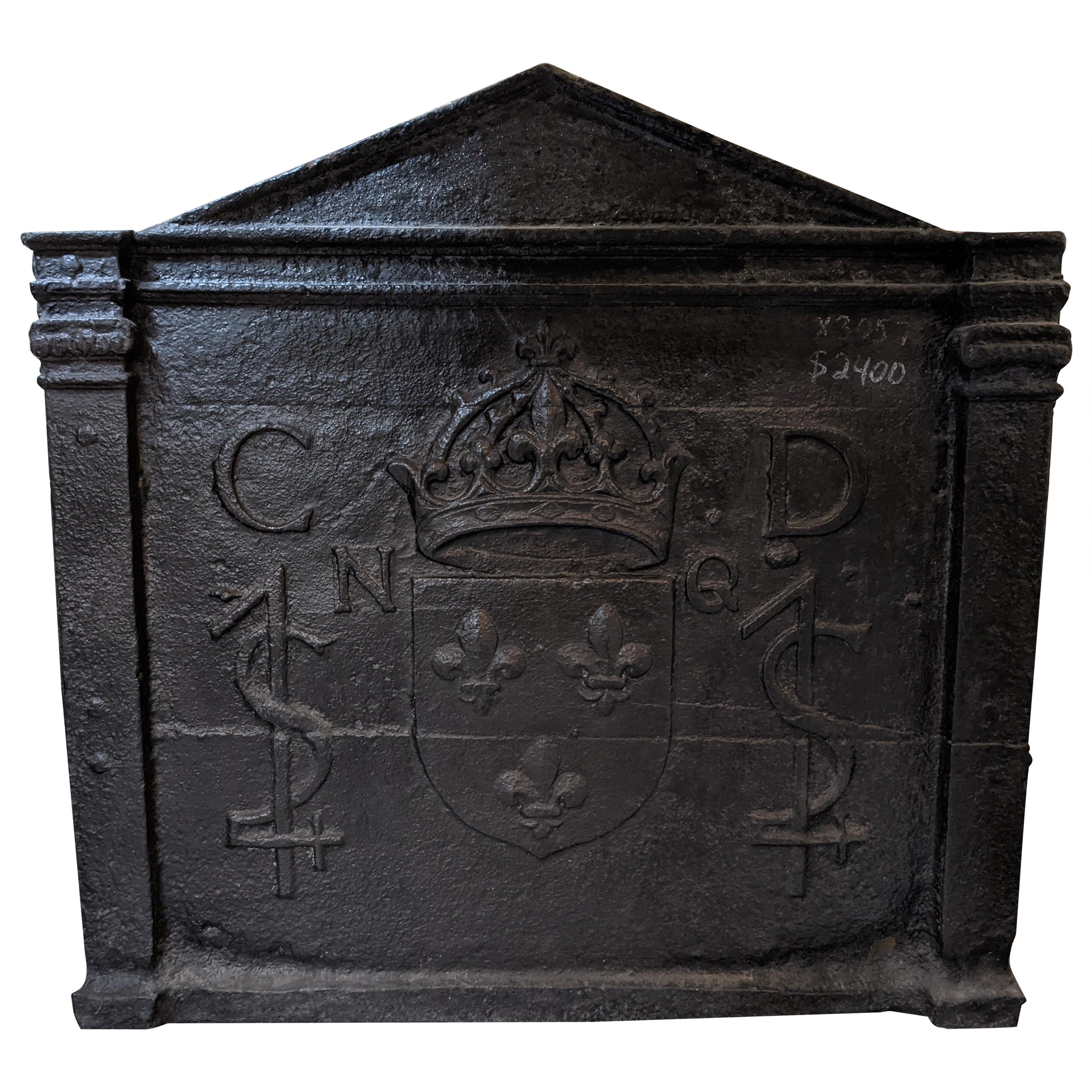 Plaque de cheminée en fonte du 18ème siècle de France en vente