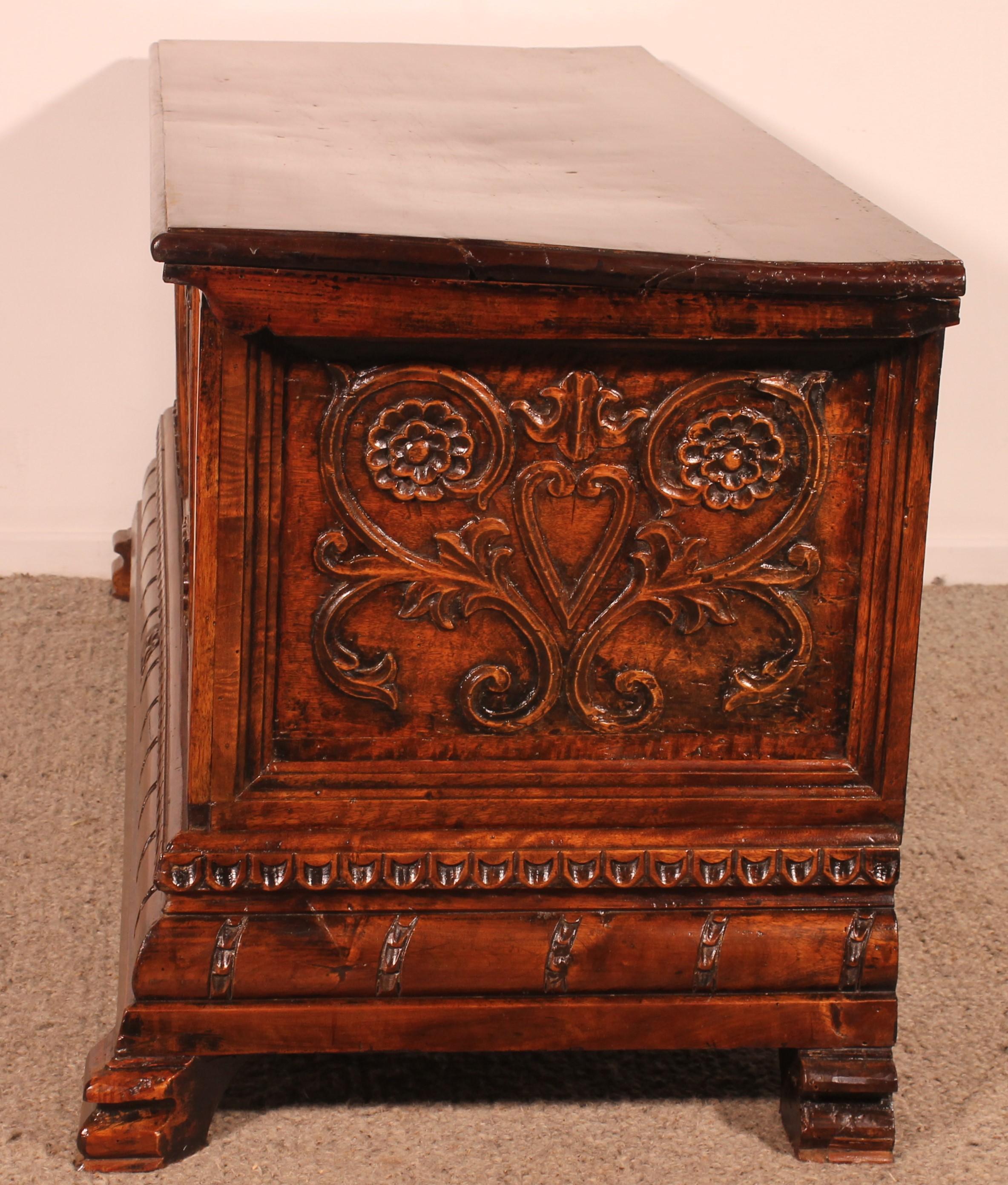 18th Century Catalan Chest In Walnut In Good Condition In Brussels, Brussels