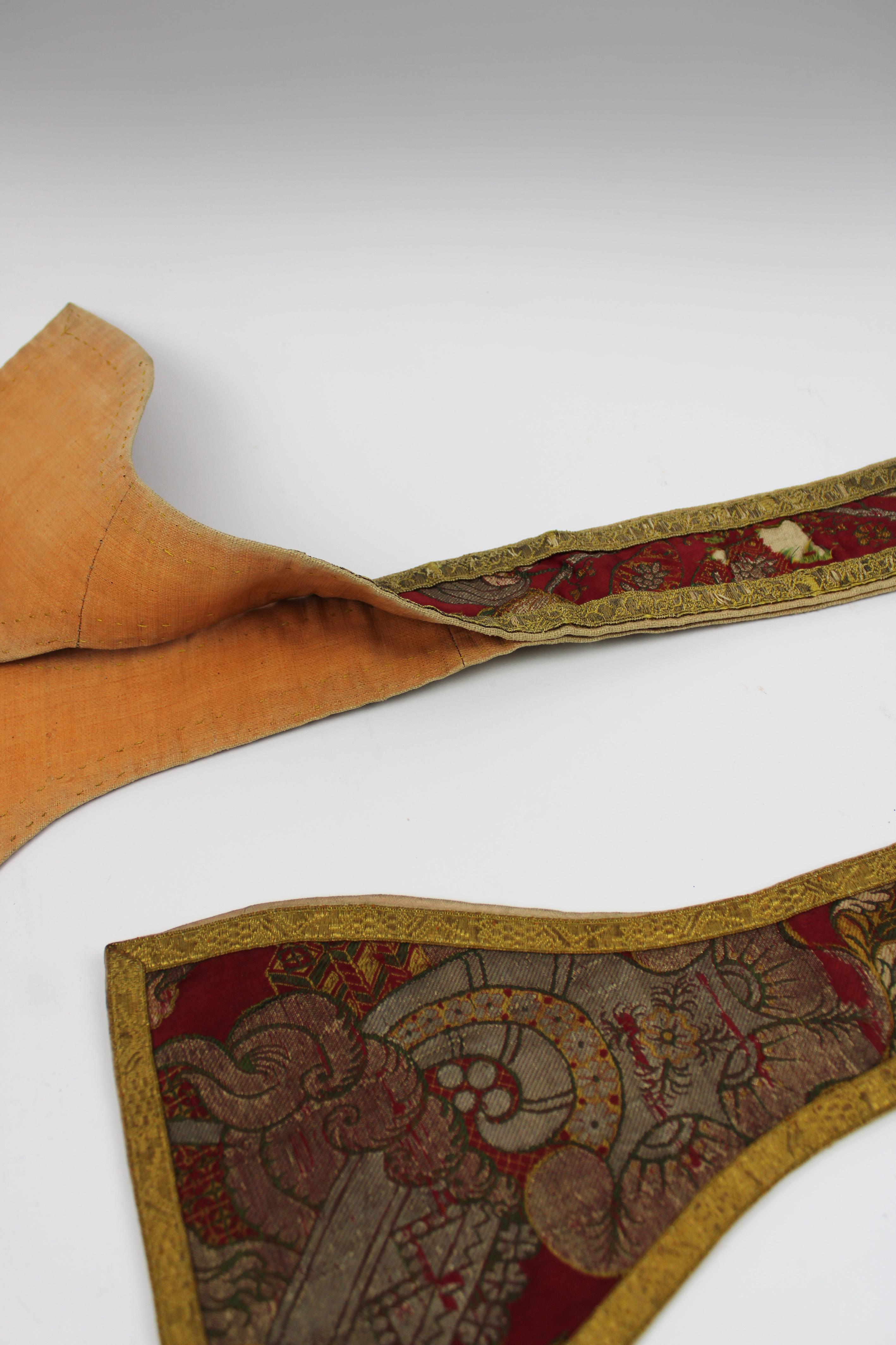 18th Century Catholic pair of French Lyon Silk Maniples Gold Braid France For Sale 6