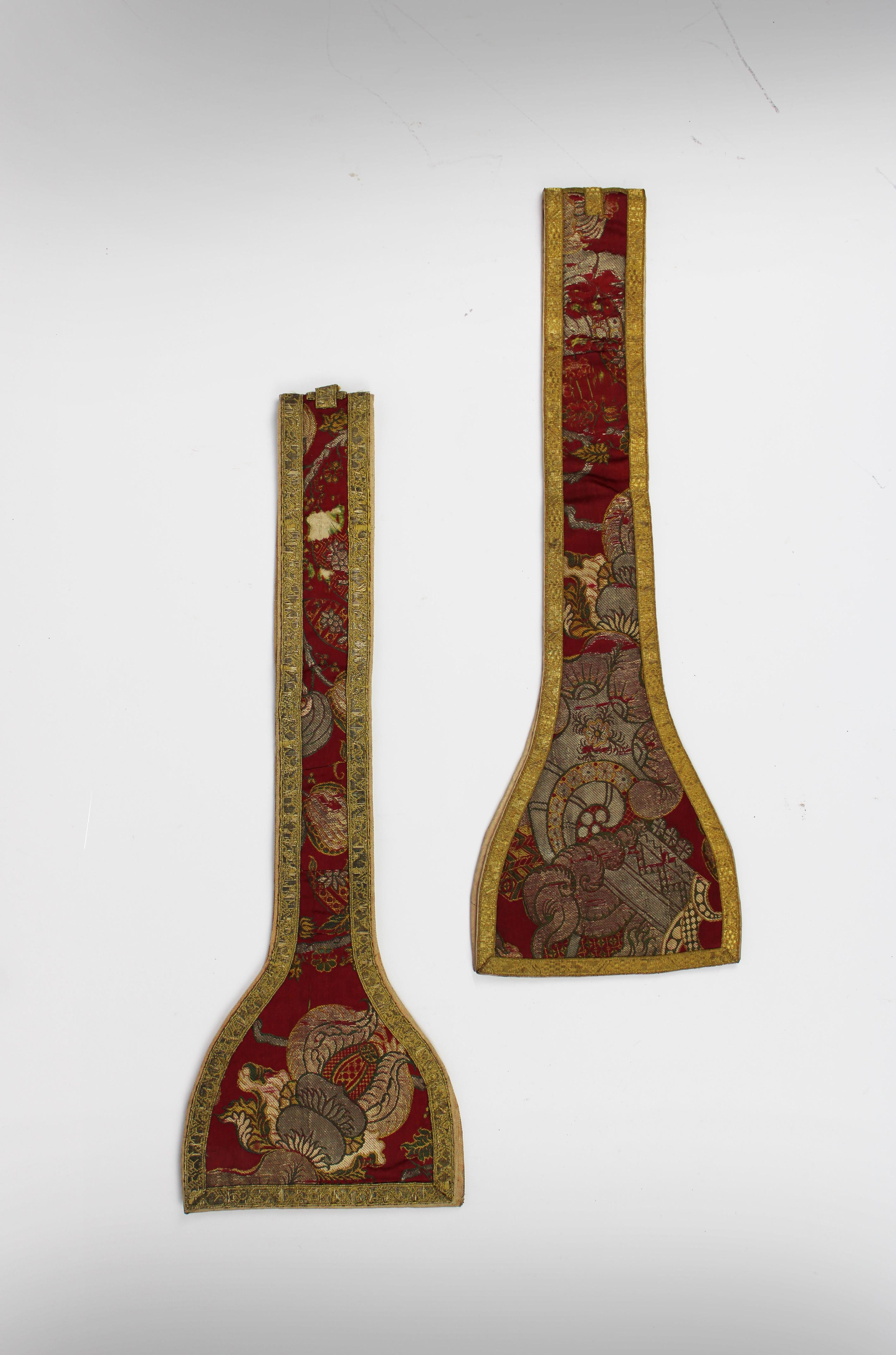 Hand-Crafted 18th Century Catholic pair of French Lyon Silk Maniples Gold Braid France For Sale