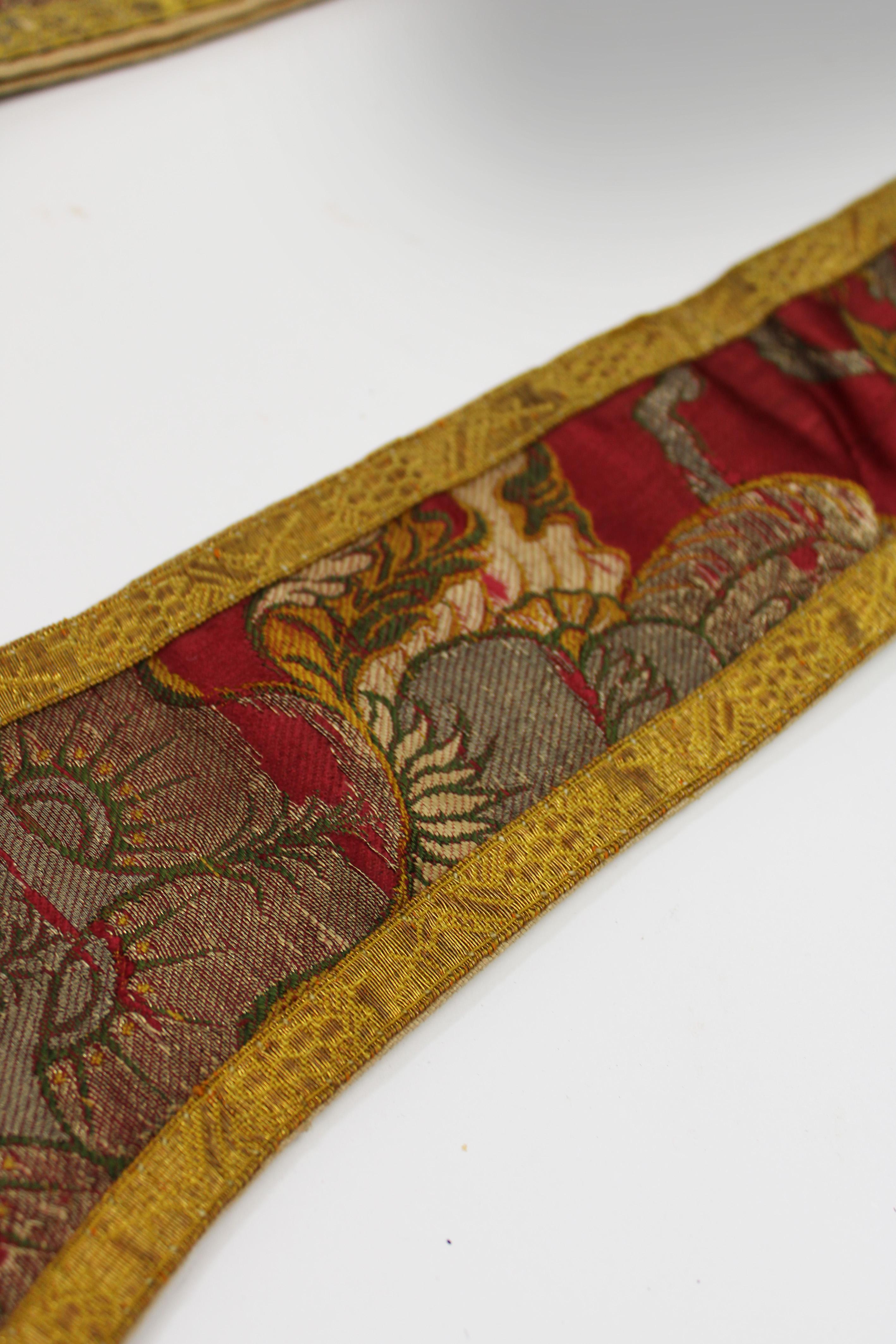 18th Century Catholic pair of French Lyon Silk Maniples Gold Braid France For Sale 3