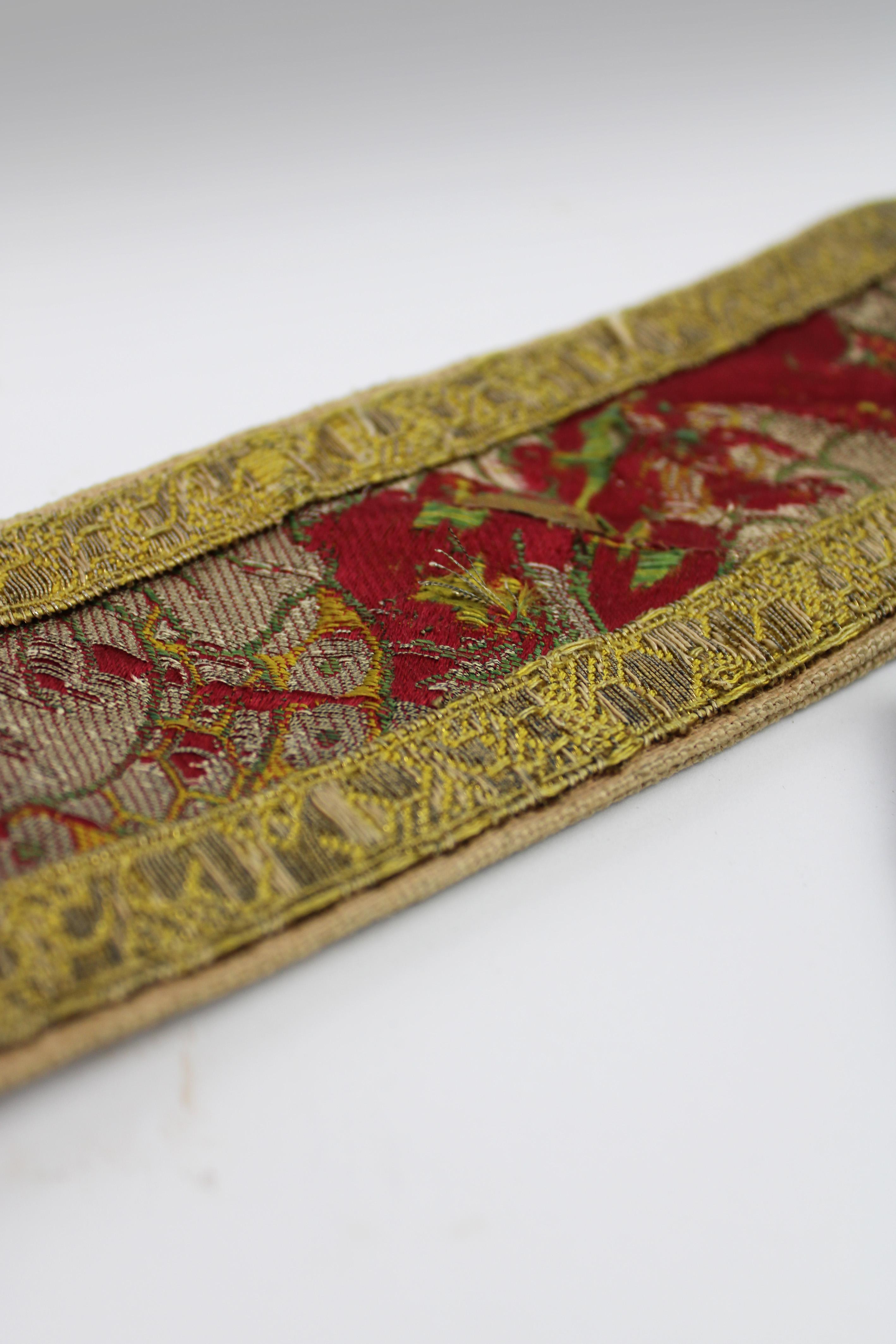 18th Century Catholic pair of French Lyon Silk Maniples Gold Braid France For Sale 4