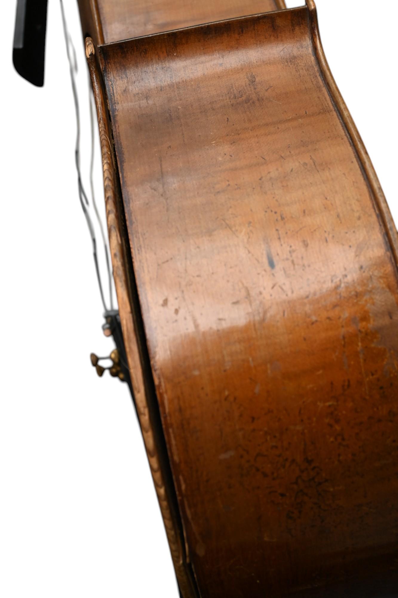 Cello aus dem 18. Jahrhundert von Carl Friedrich Lippold - Neukirchen, 1763 im Zustand „Gut“ im Angebot in Bilzen, BE