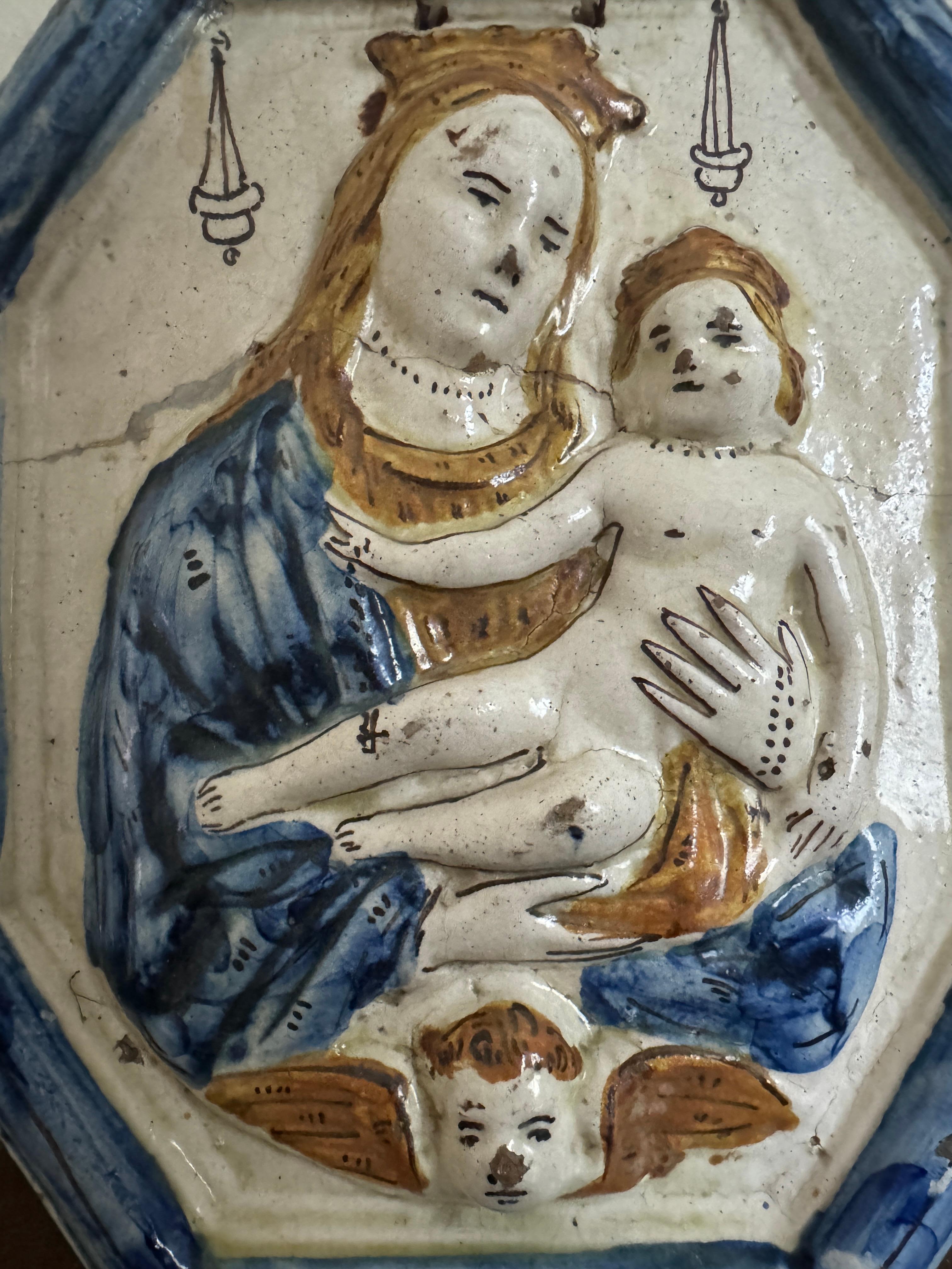 Keramische Andachtsplatte aus dem 18. Jahrhundert - Madonna mit Kind (Renaissance) im Angebot