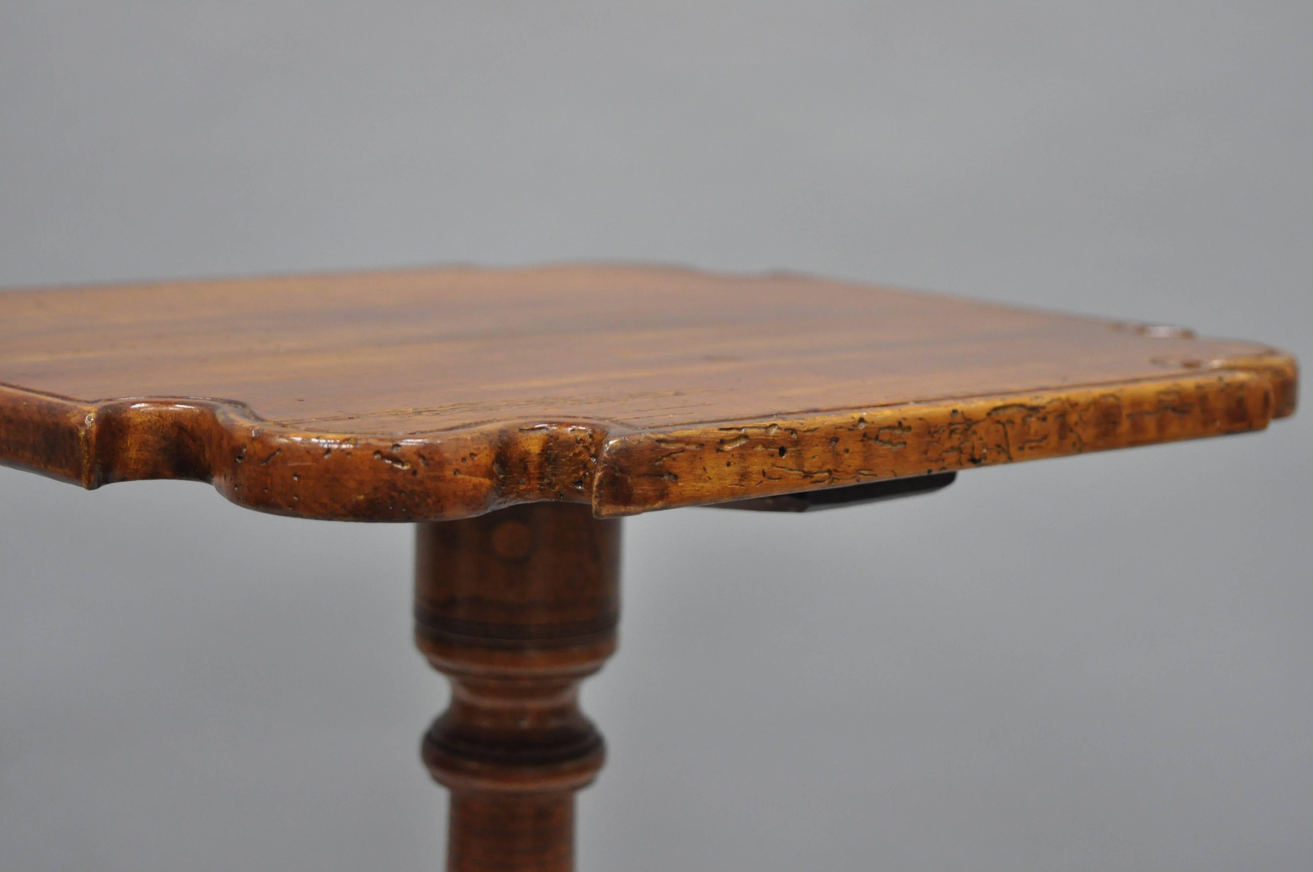 18th Century Cherry Candle Stand Tea Table Tripod Pedestal Scallop Carved Top In Good Condition For Sale In Philadelphia, PA