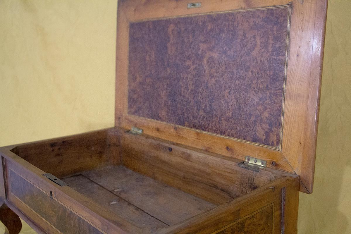 18th Century Cherry wood and native wood box from the 18th century For Sale