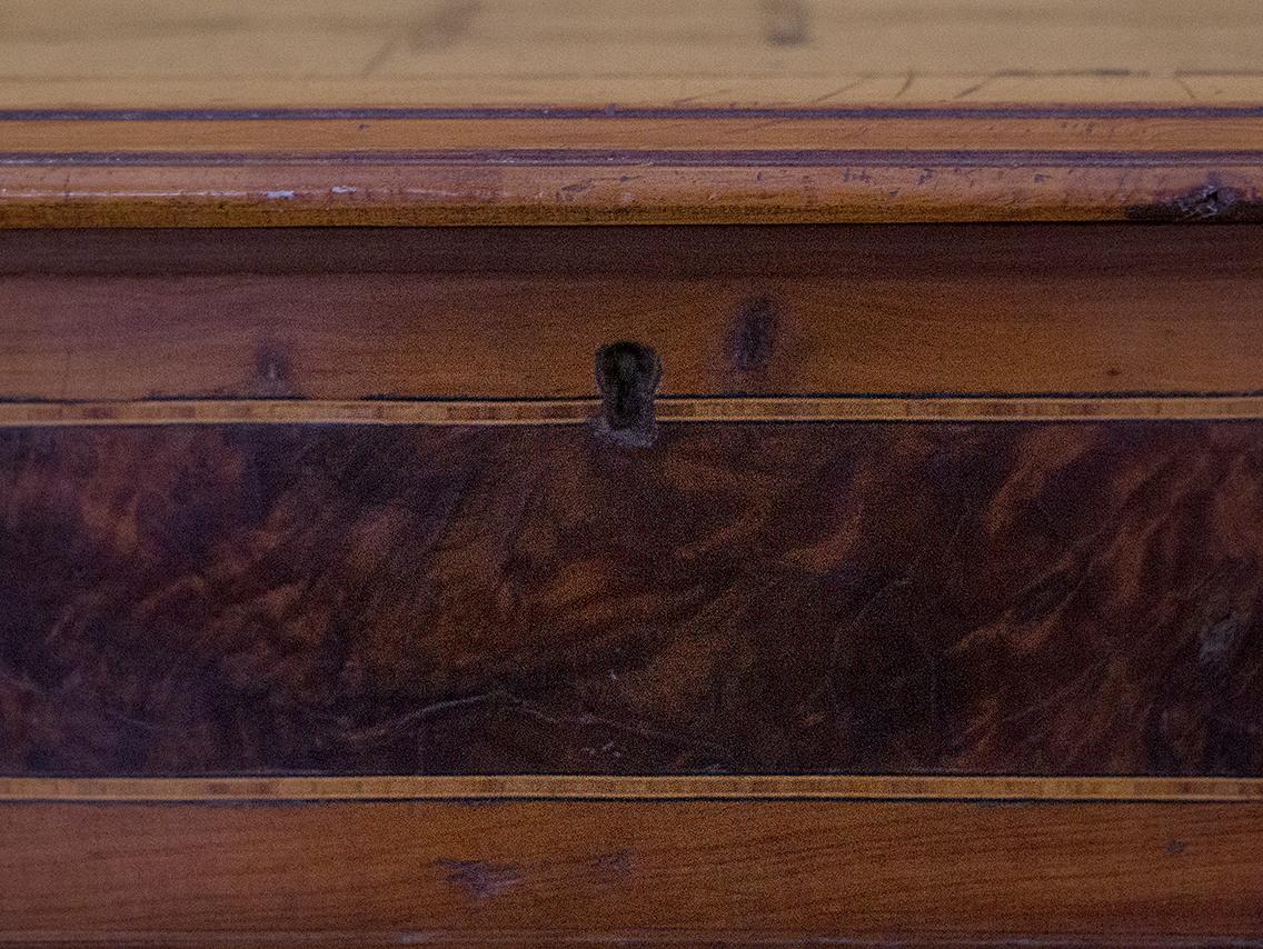 Cherry wood and native wood box from the 18th century For Sale 1