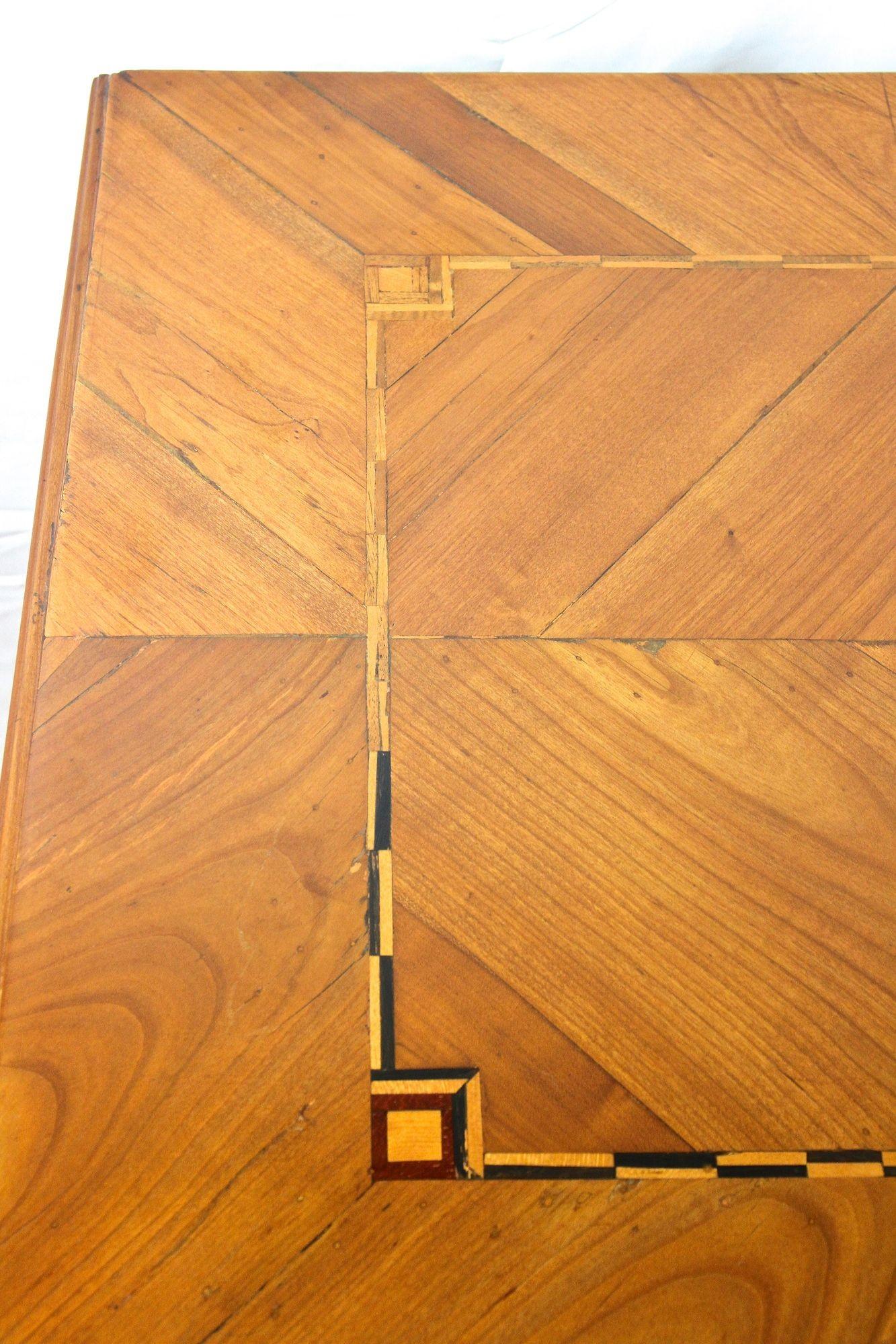 Cassettiera in ciliegio del XVIII secolo, periodo giuseppino, Austria, 1790 circa in vendita 2