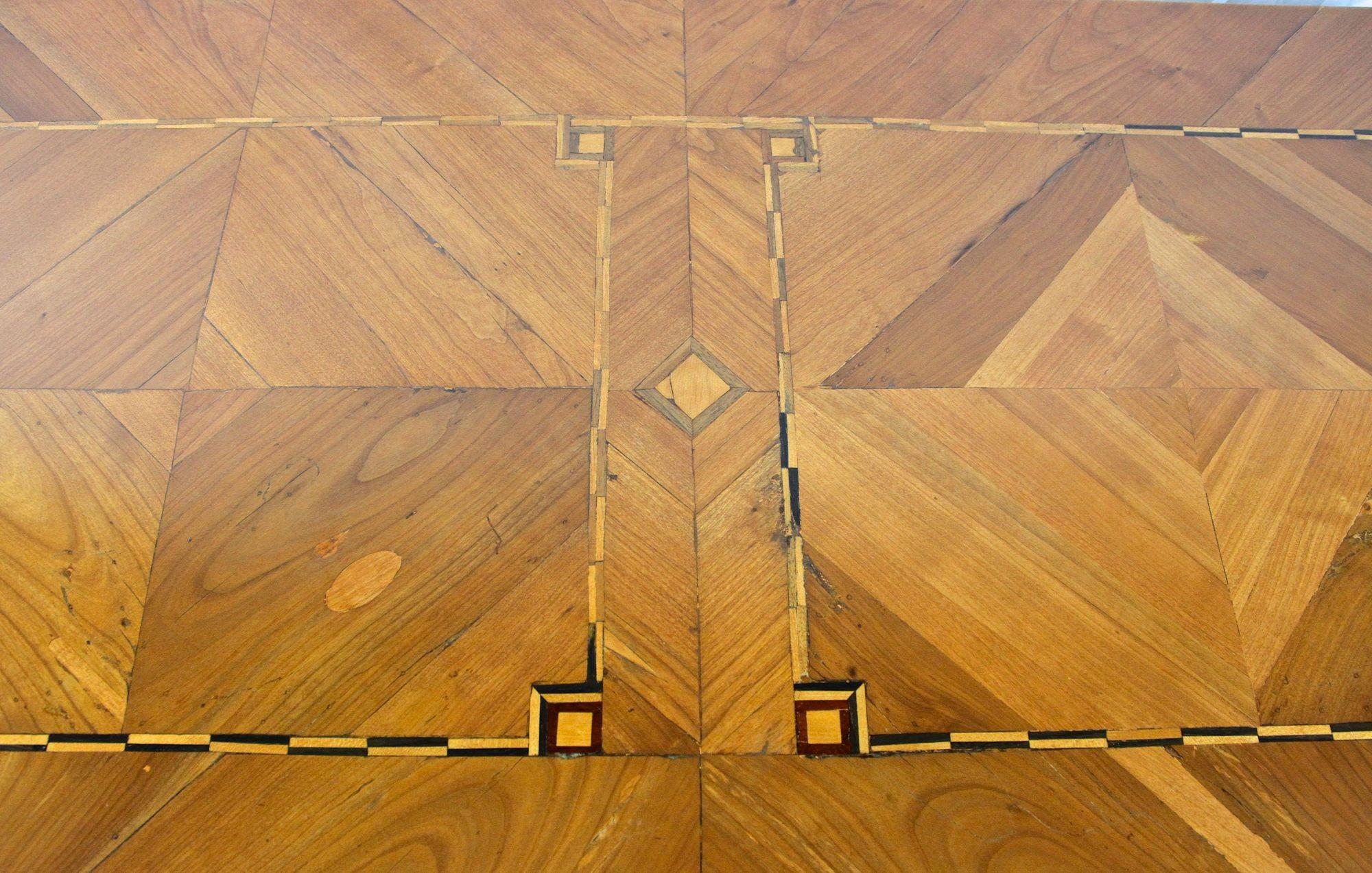Cassettiera in ciliegio del XVIII secolo, periodo giuseppino, Austria, 1790 circa in vendita 3