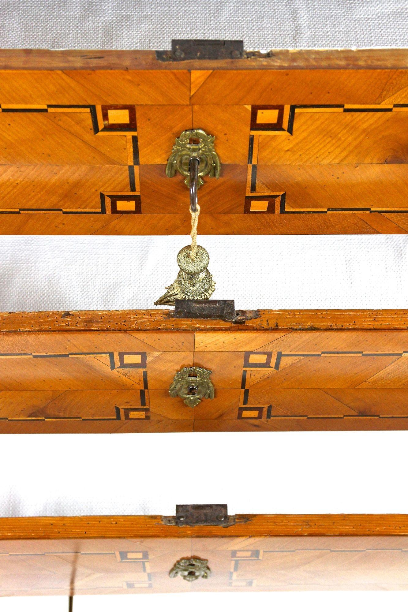 XIX secolo Cassettiera in ciliegio del XVIII secolo, periodo giuseppino, Austria, 1790 circa in vendita