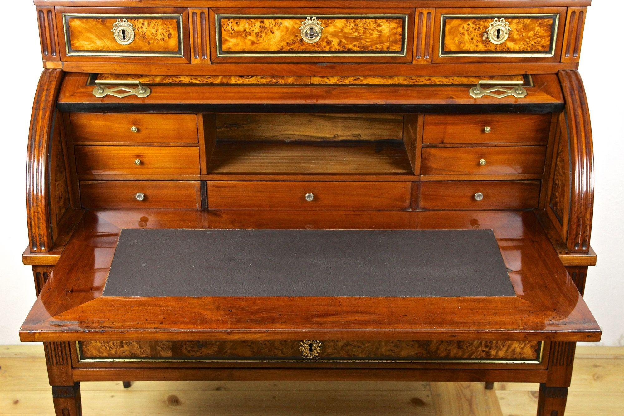18th Century Cherrywood Cylinder Desk/ Rolltop Bureau Secretary, France C. 1780 In Good Condition In Lichtenberg, AT