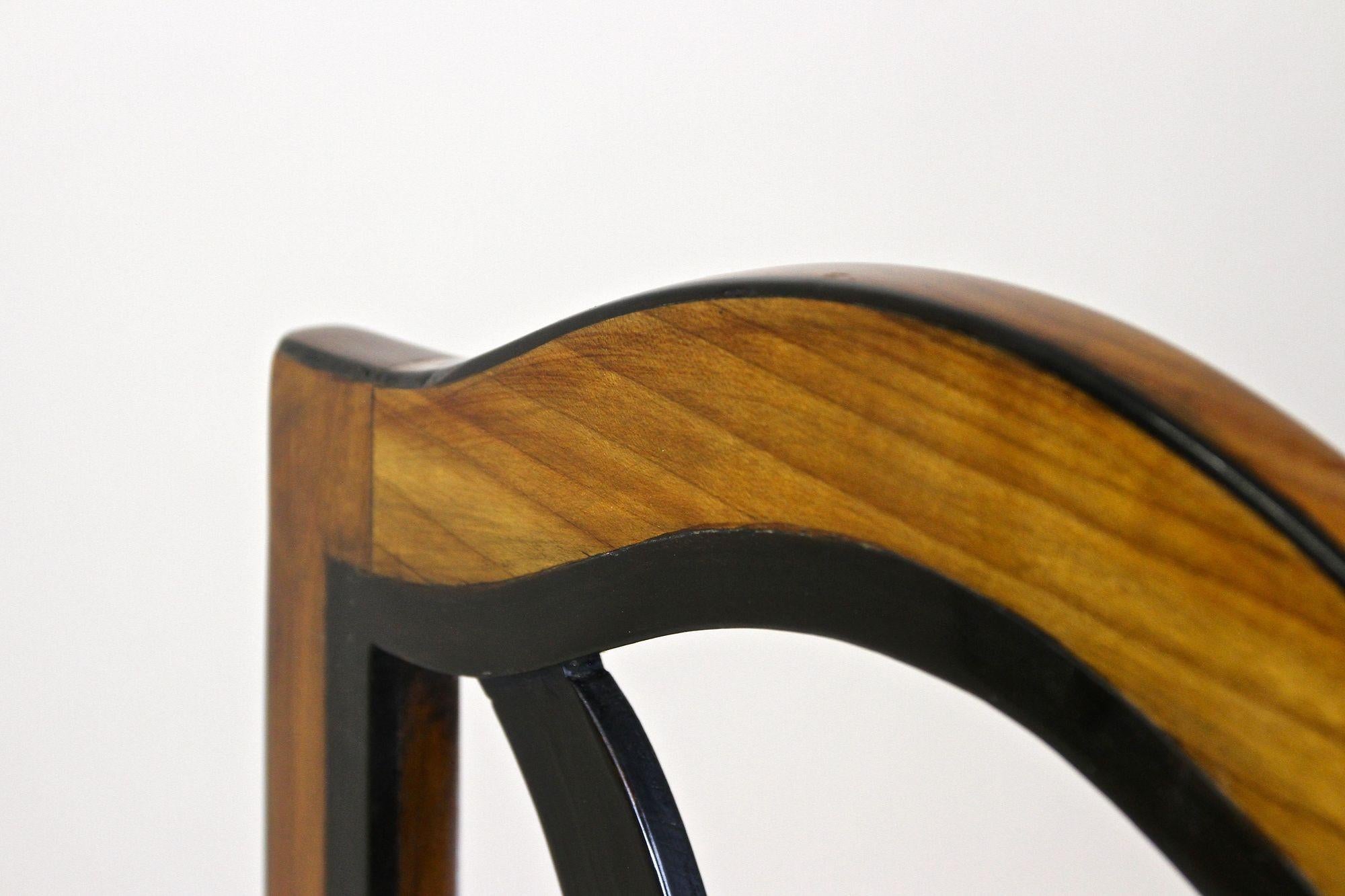 Chaise d'appoint en merisier du 18ème siècle nouvellement tapissée, Autriche, vers 1790 en vente 1