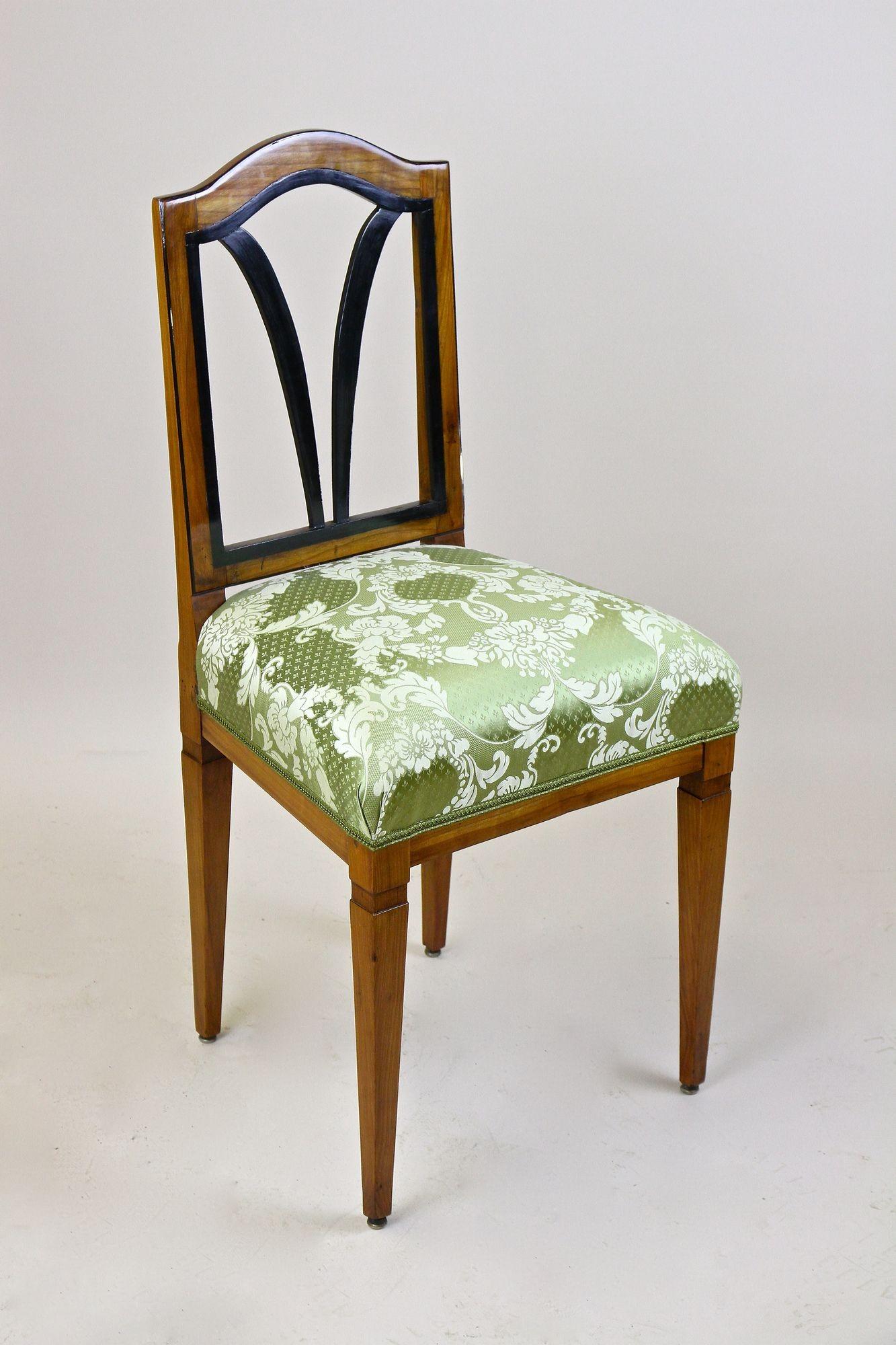 Chaise d'appoint en merisier du 18ème siècle nouvellement tapissée, Autriche, vers 1790 en vente 8