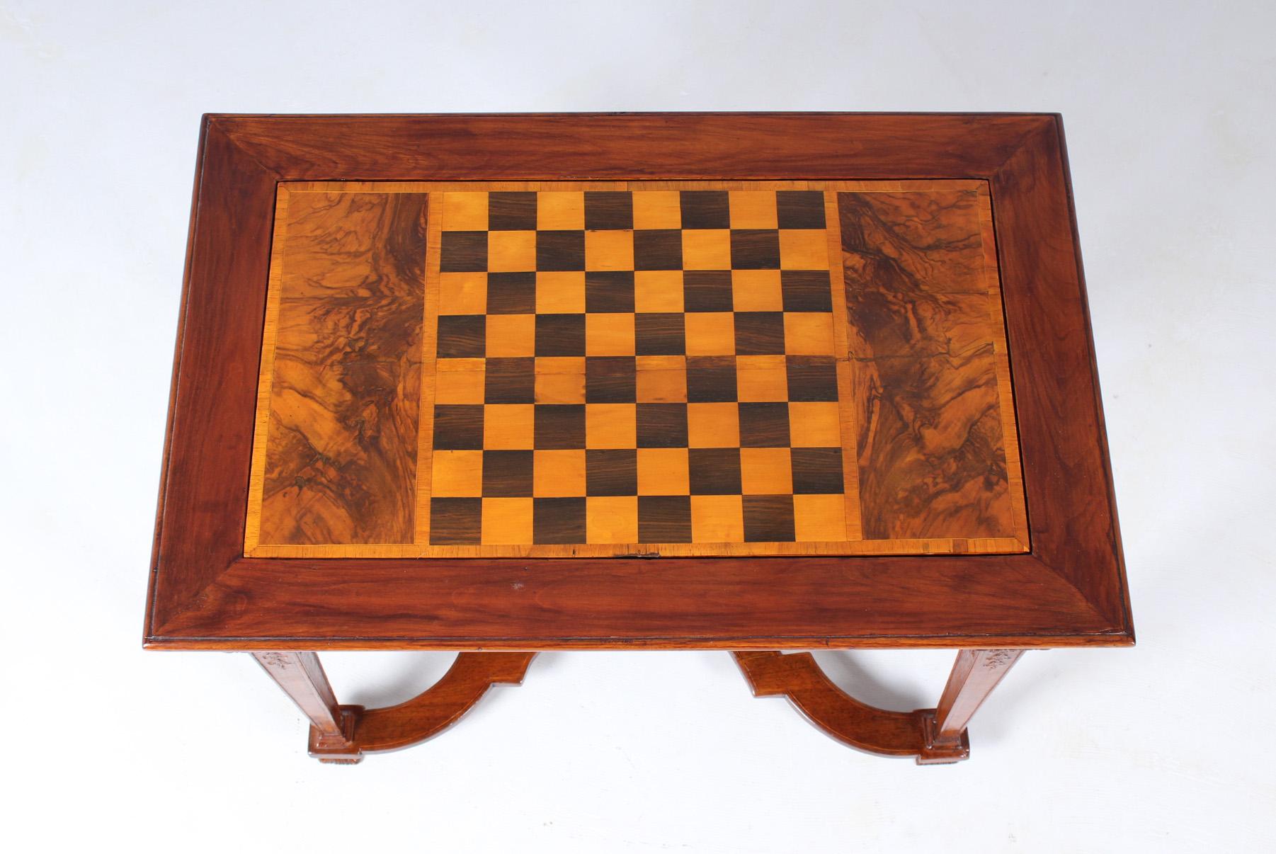 Marquetry 18th Century Chess and Backgammon Gametable, Walnut, Louis XVI circa 1780