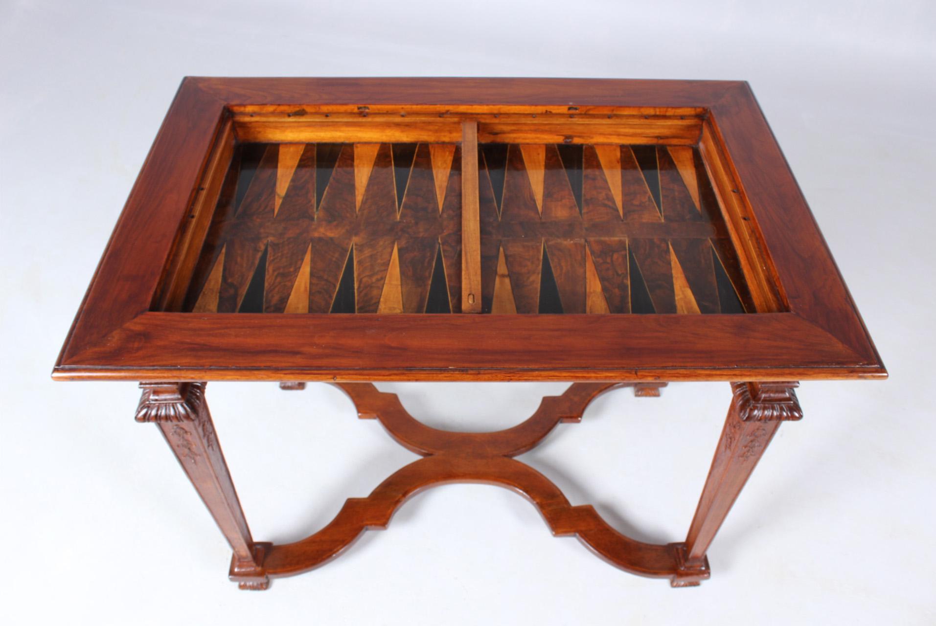 18th Century Chess and Backgammon Gametable, Walnut, Louis XVI circa 1780 1