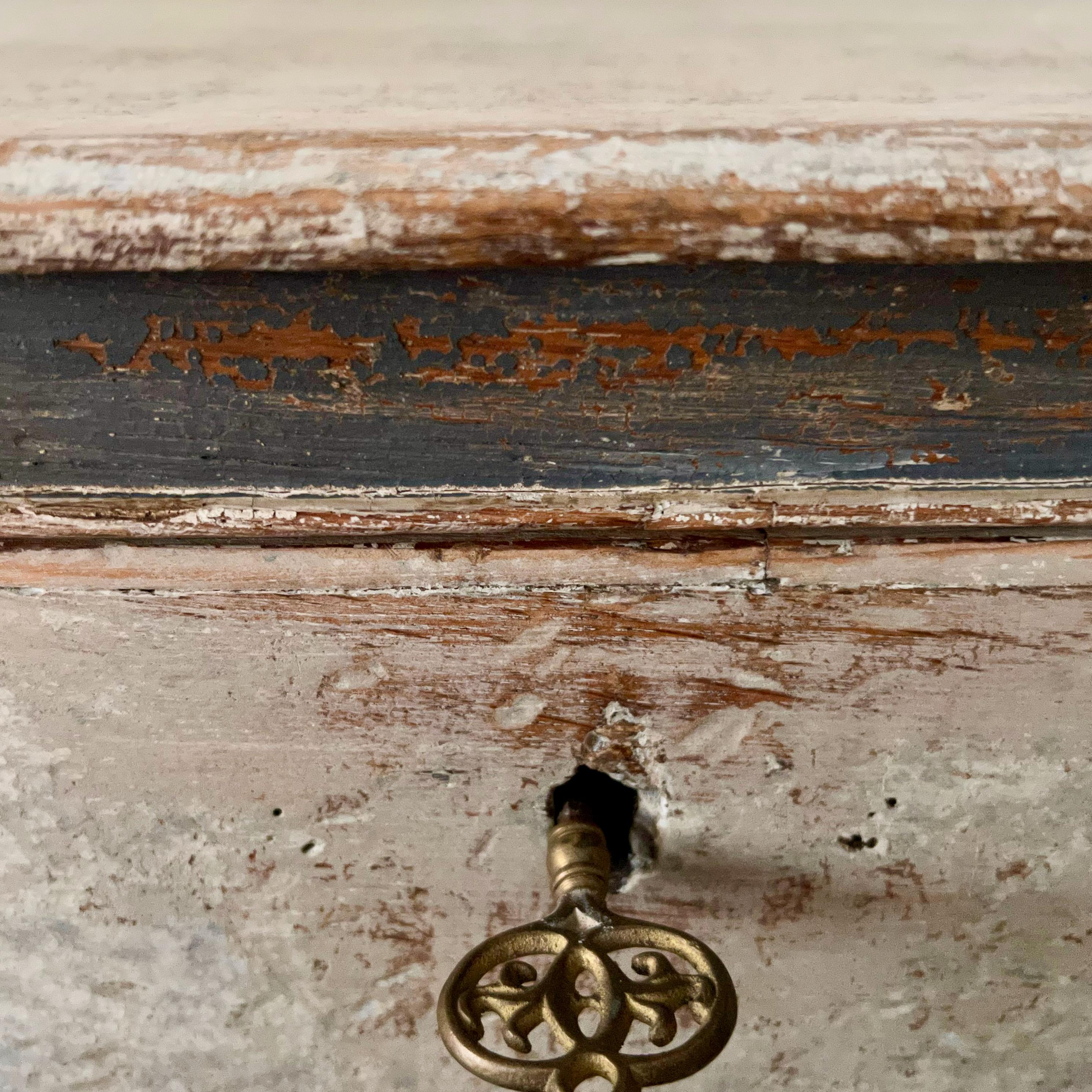 18th Century Chest of Drawer 2