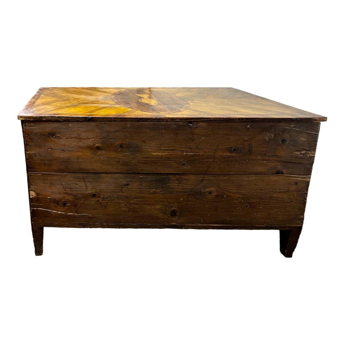 Marquetry 18th Century Chest of Drawers from Italy  For Sale