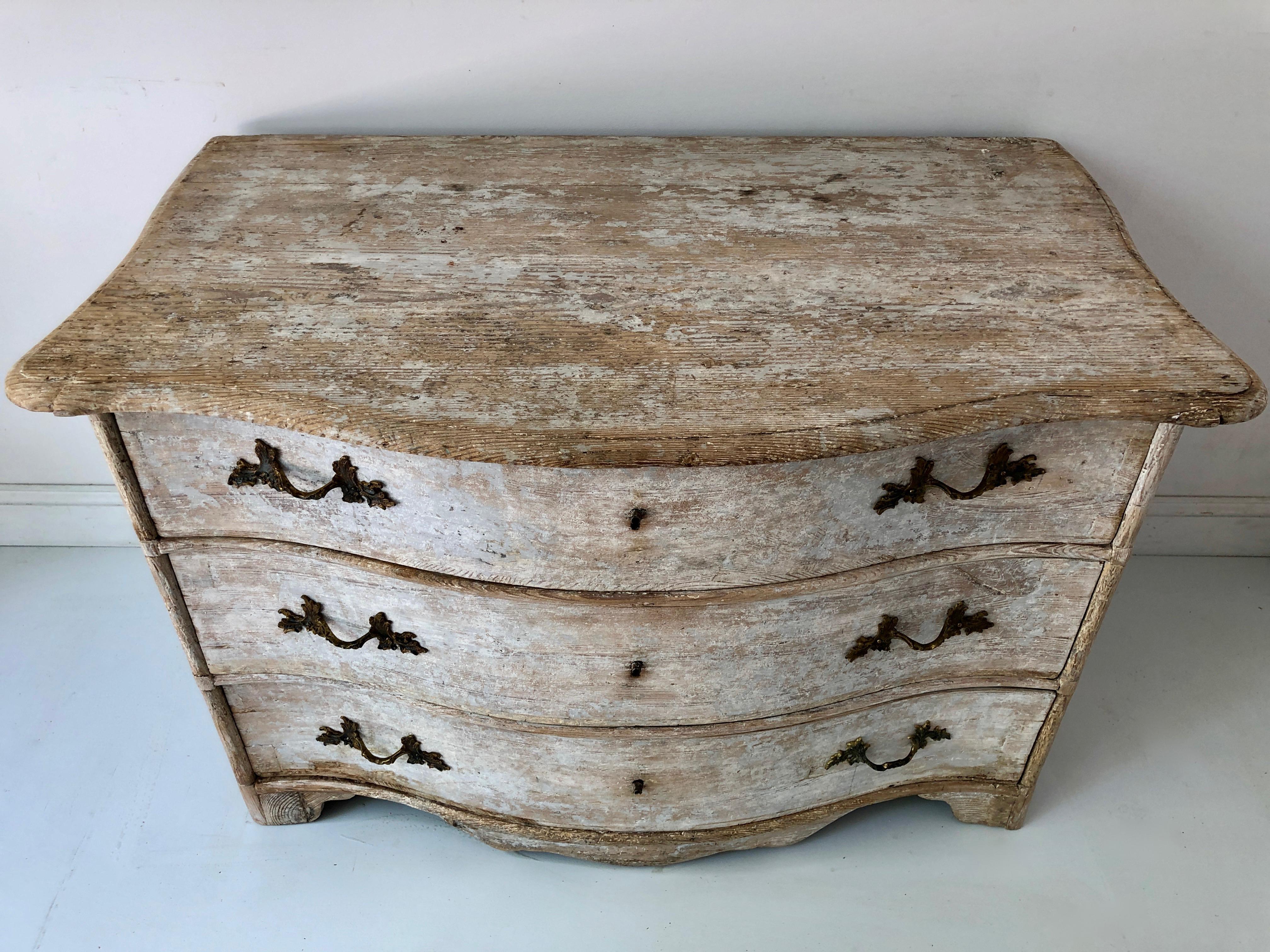French 18th Century Chest of Drawers from Late Baroque Period in Richly Carved Curvaceo