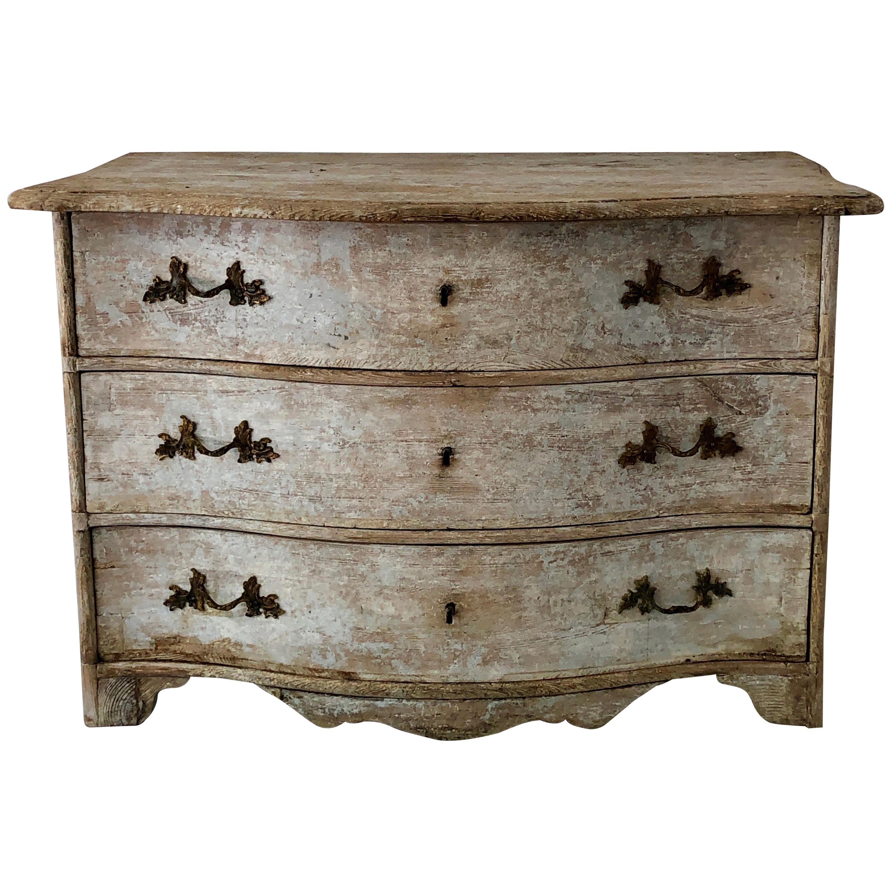 18th Century Chest of Drawers from Late Baroque Period in Richly Carved Curvaceo