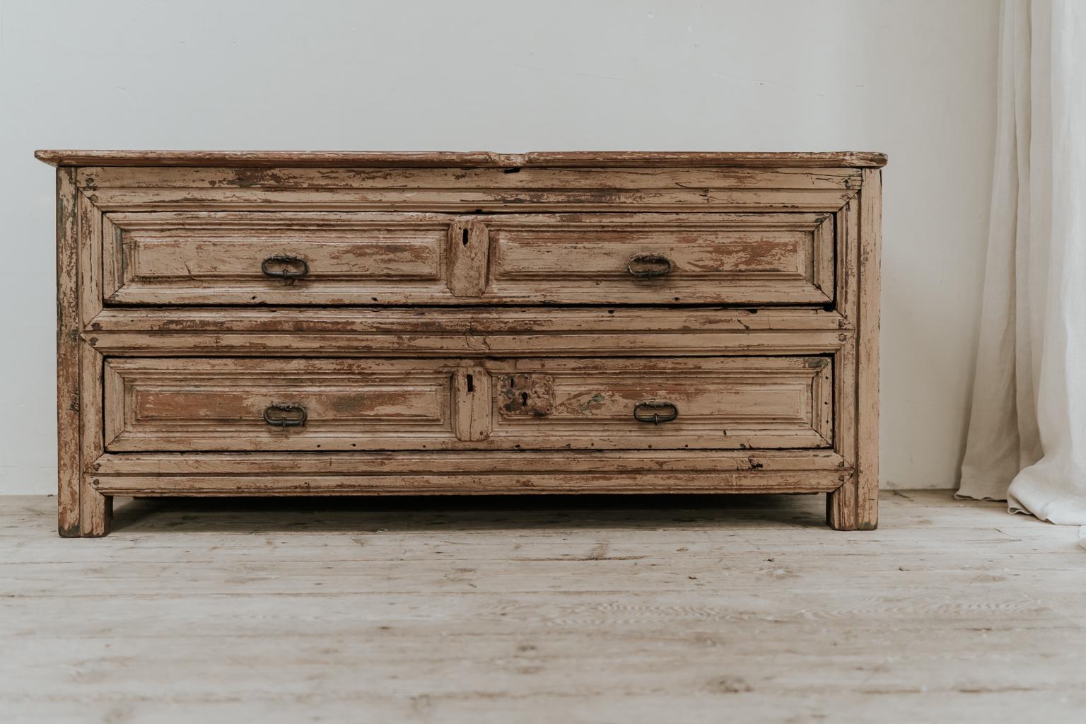 18th Century Chestnut and Oak Chest of Drawers/Commode 1