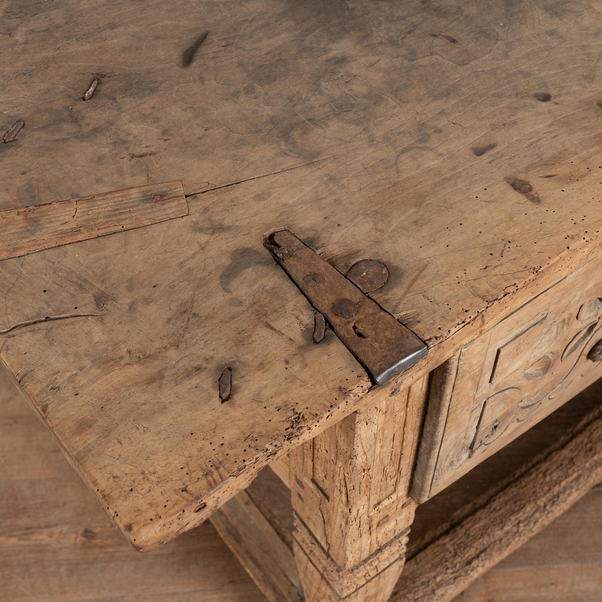 Mesa Consola de Castaño con Tres Cajones, Siglo XVIII, Portugal en venta 1