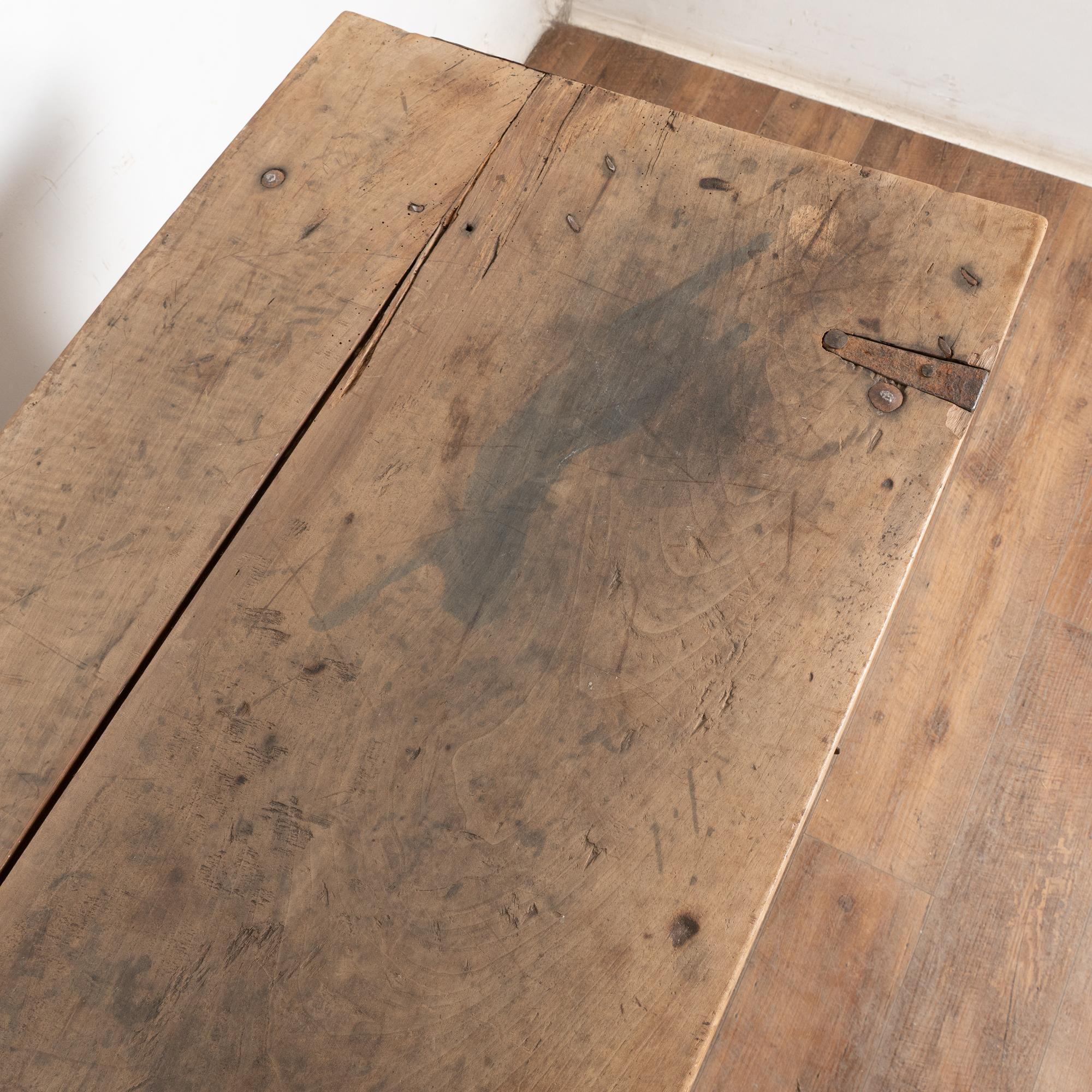 Mesa Consola de Castaño con Tres Cajones, Siglo XVIII, Portugal en venta 2