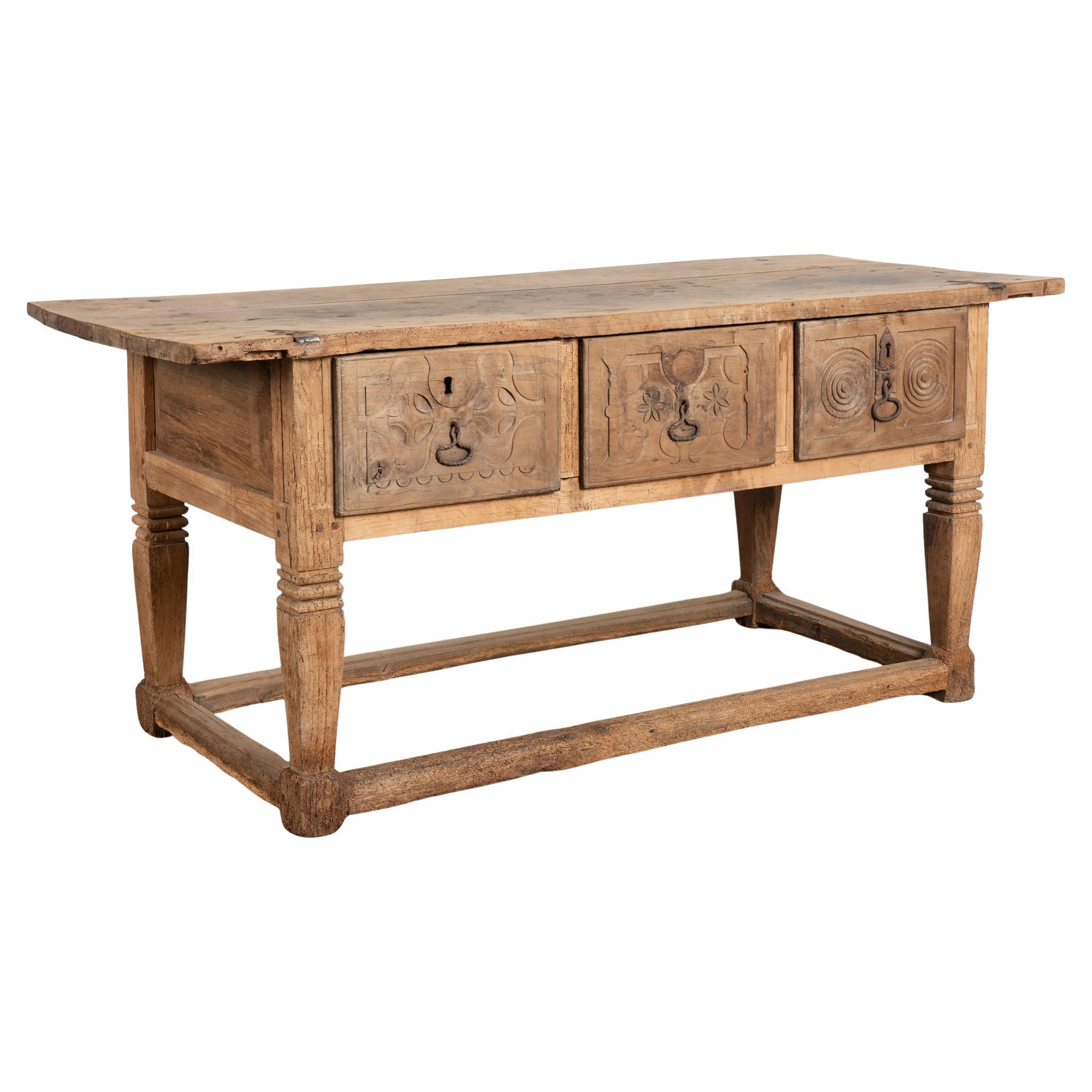 Mesa Consola de Castaño con Tres Cajones, Siglo XVIII, Portugal en venta