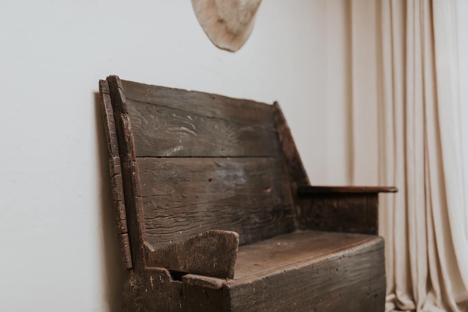 18th Century Chestnut Italian Bench In Good Condition In Brecht, BE