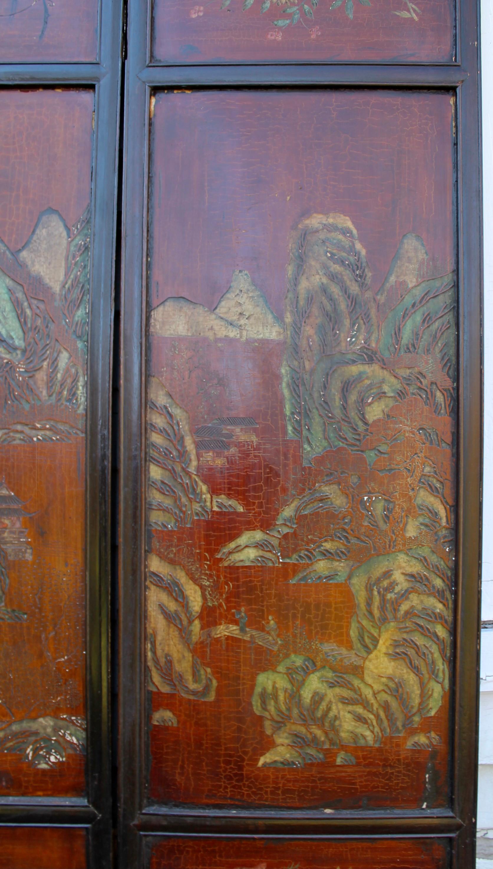 Chinesische 4 Tafeln-Coromandel-Landschaft und figürlicher Raumteiler aus dem 18. Jahrhundert (Geschnitzt) im Angebot