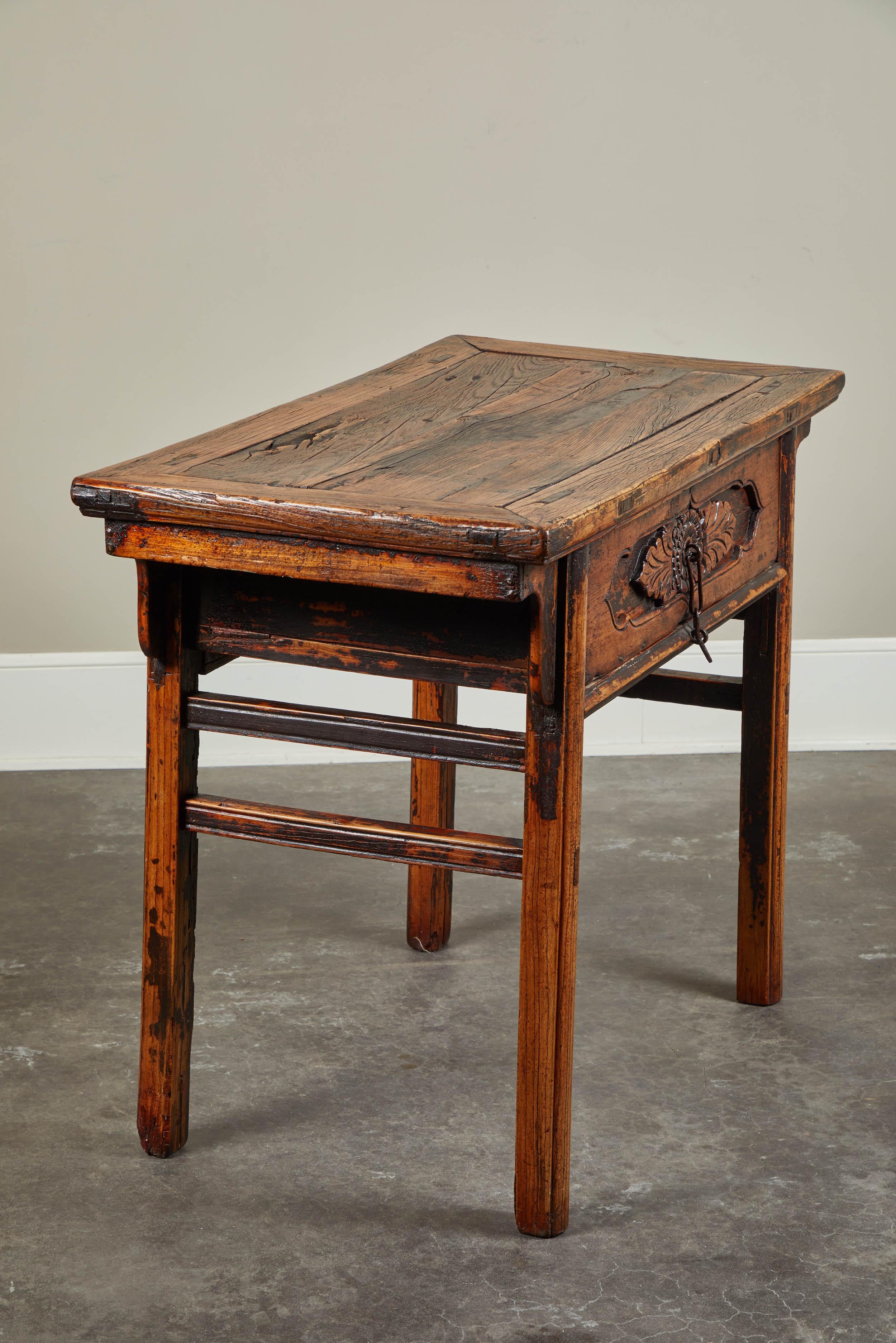 18th Century Chinese Ancient Elm Single Drawer Table For Sale 1