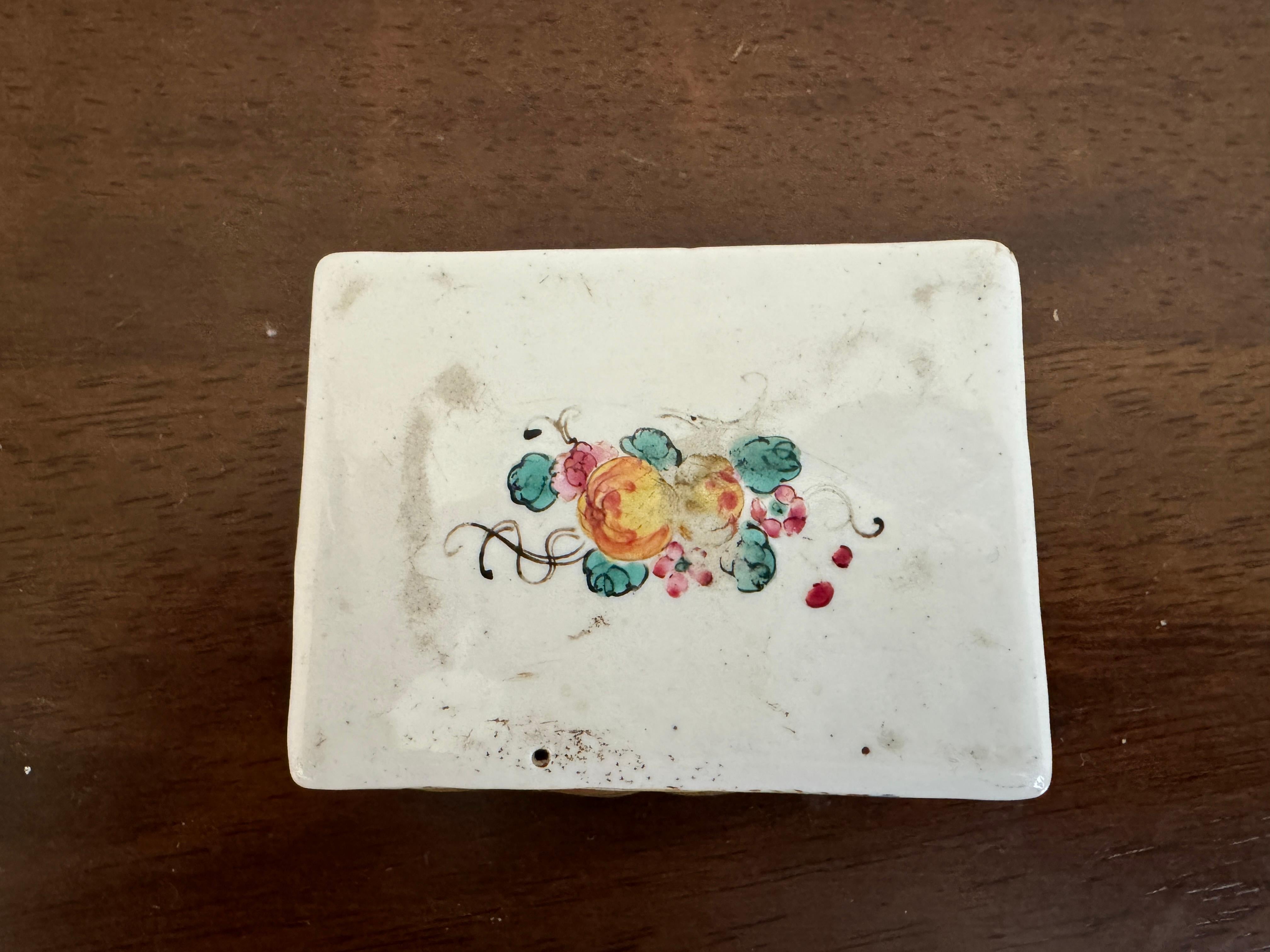 18th Century and Earlier 18th Century Chinese Beijing enamel snuff  box For Sale