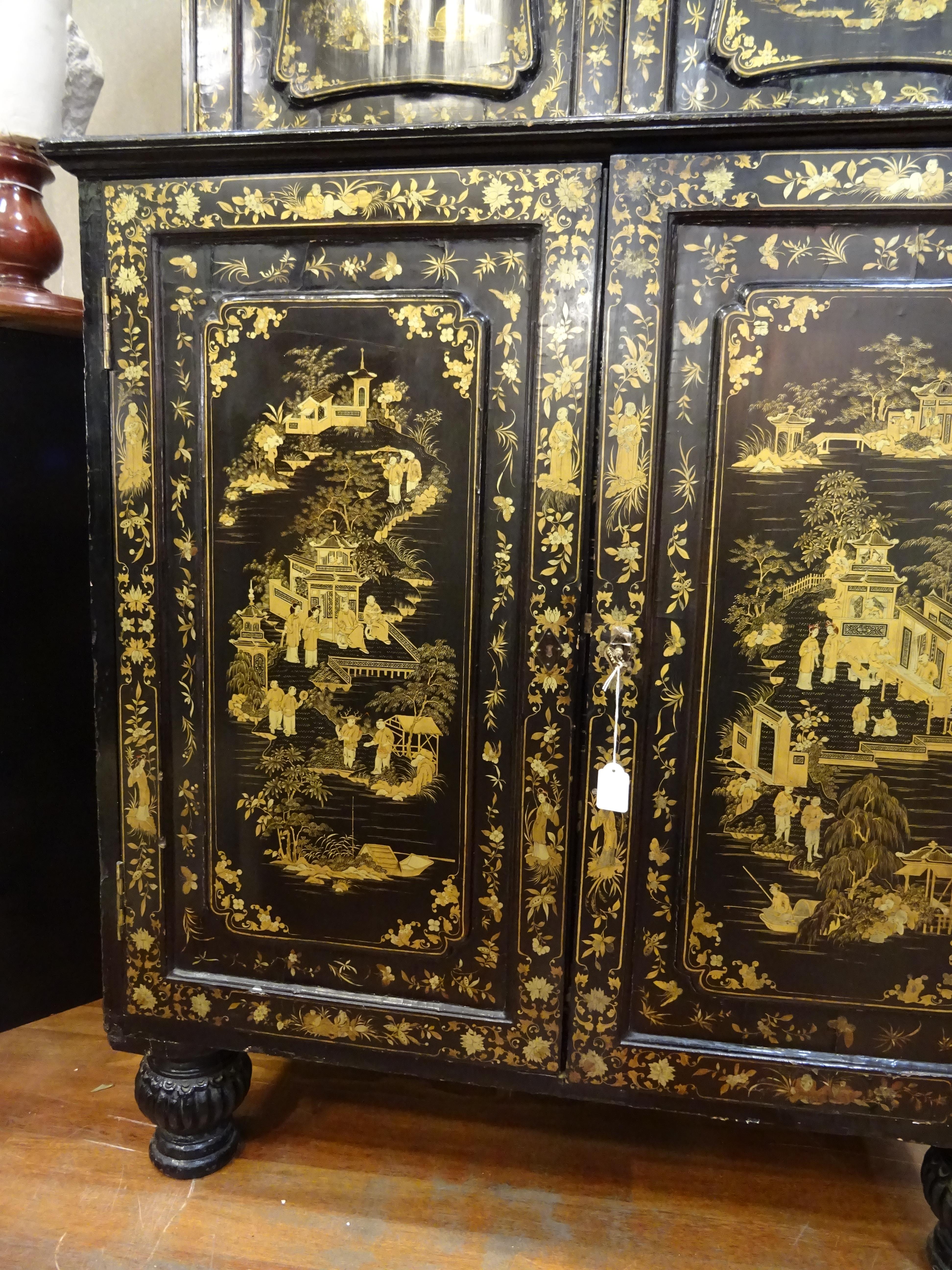 18th Chinese Black  Cabinet Lacquered and Gilded Wood Cabinet 13