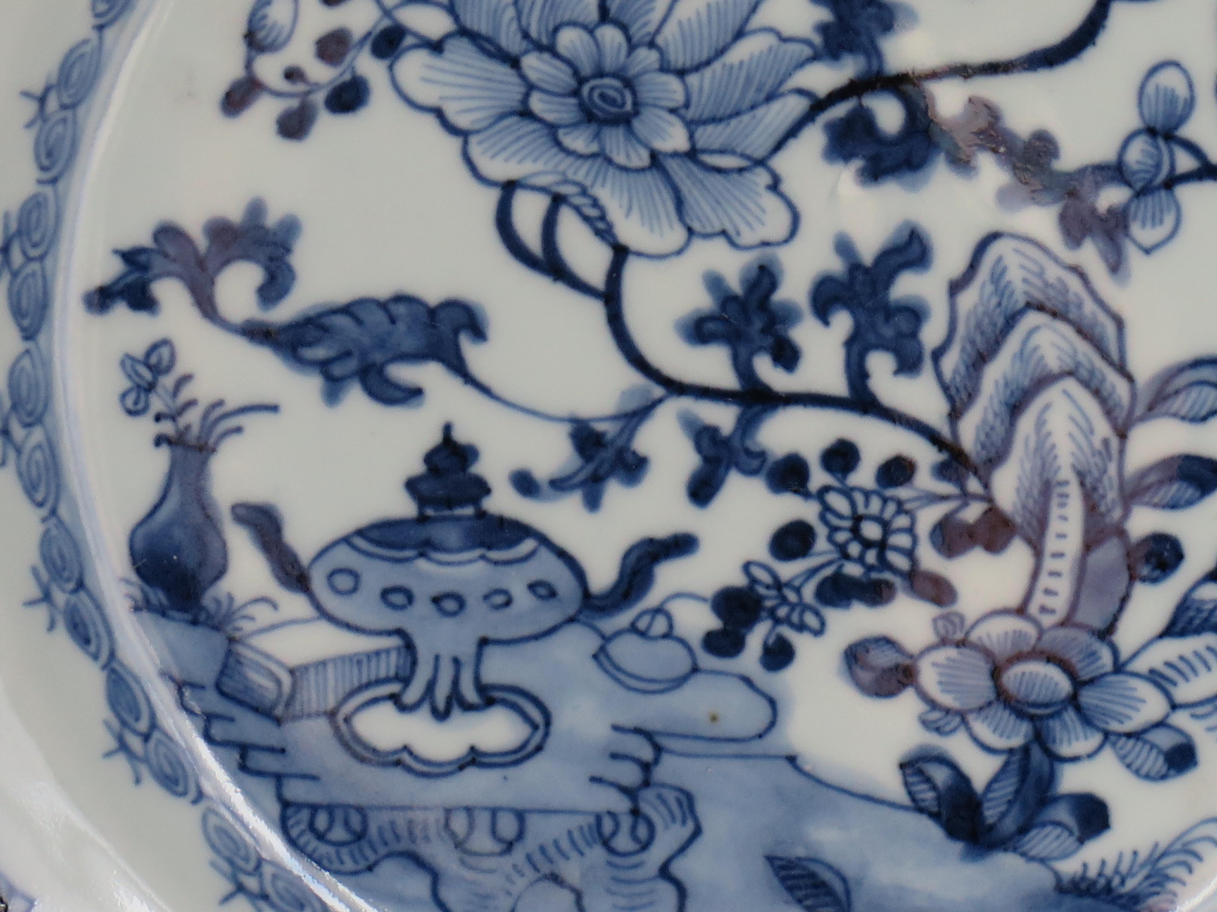 Grande assiette chinoise bleue et blanche du 18ème siècle, Qing Qianlong, datant d'environ 1750 en vente 4