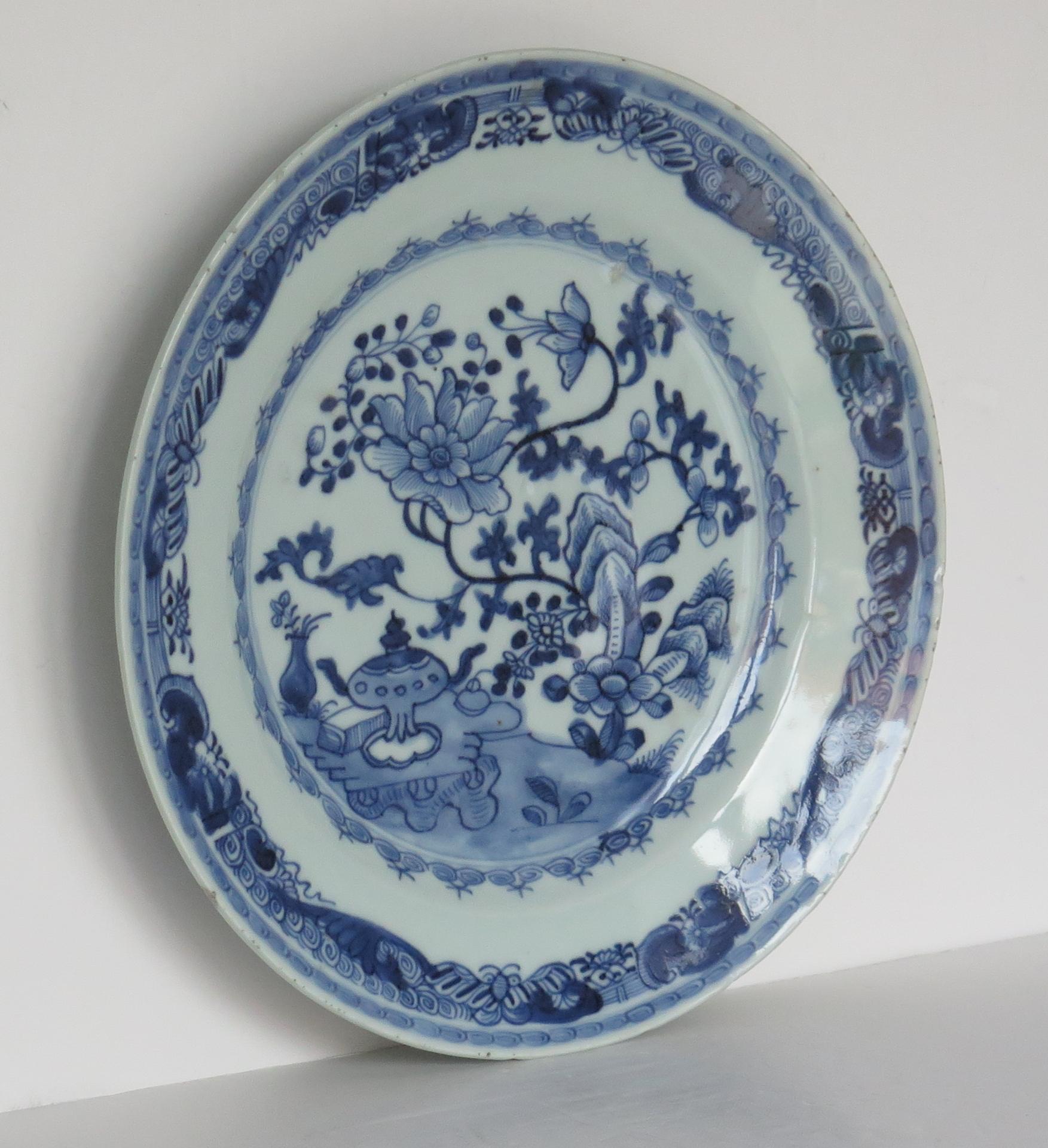 Hand-Painted 18th Century Chinese Blue and White Large Plate, Qing Qianlong circa 1750 For Sale