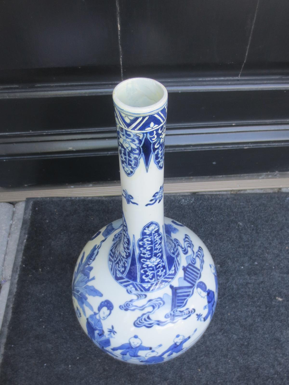 18th Century Chinese Blue and White Vase In Good Condition In Atlanta, GA