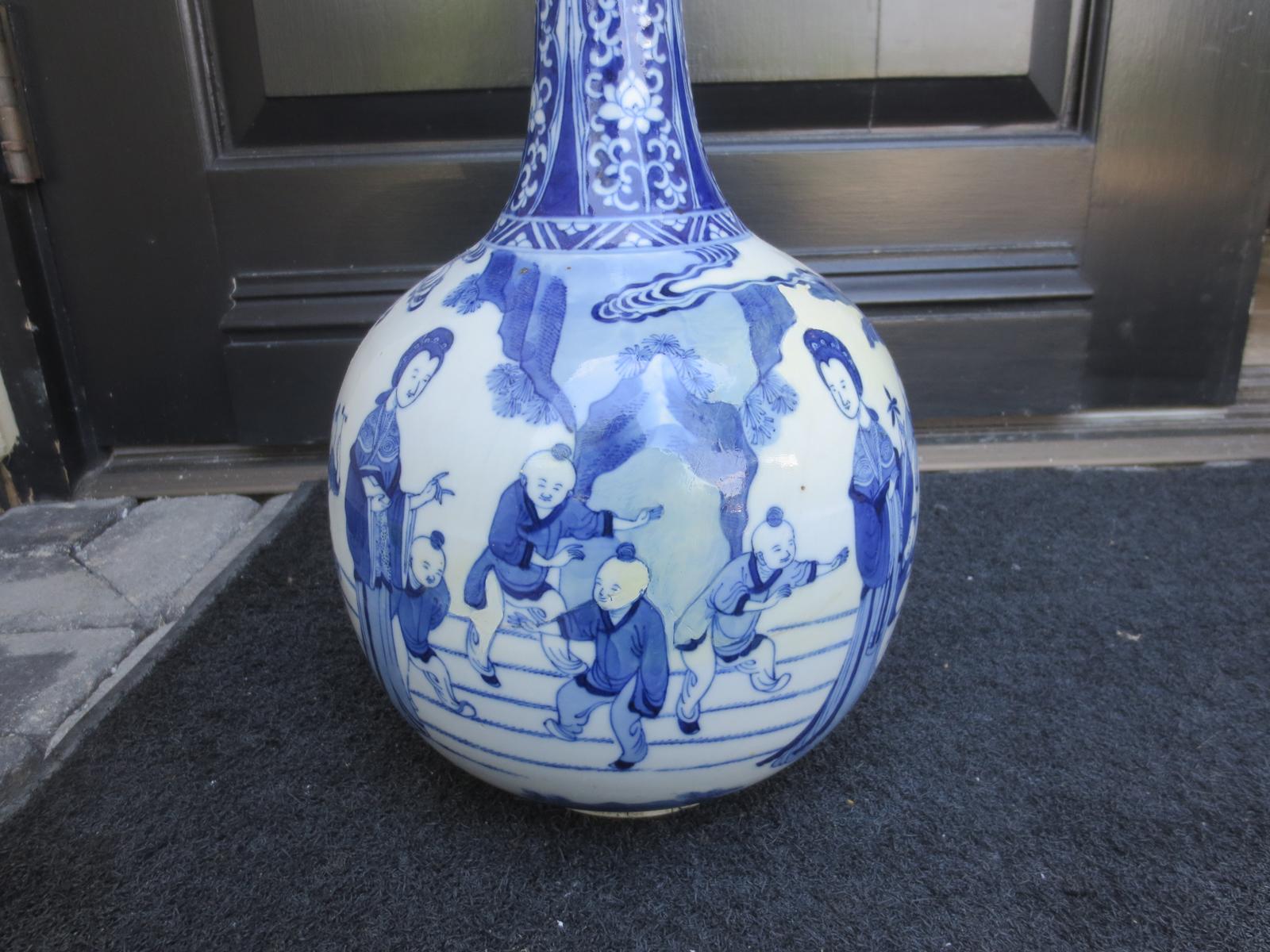 18th Century Chinese Blue and White Vase 1