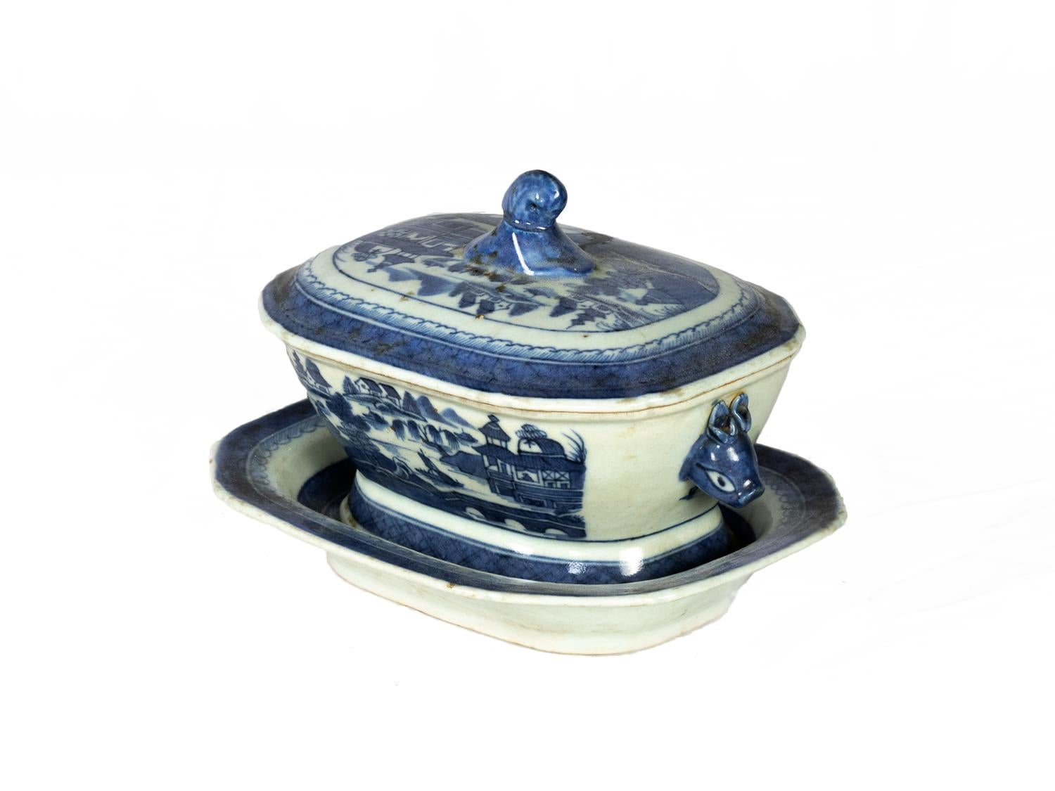 19th Century Chinese Blue Canton Porcelain Tureen In Good Condition For Sale In Lisbon, PT
