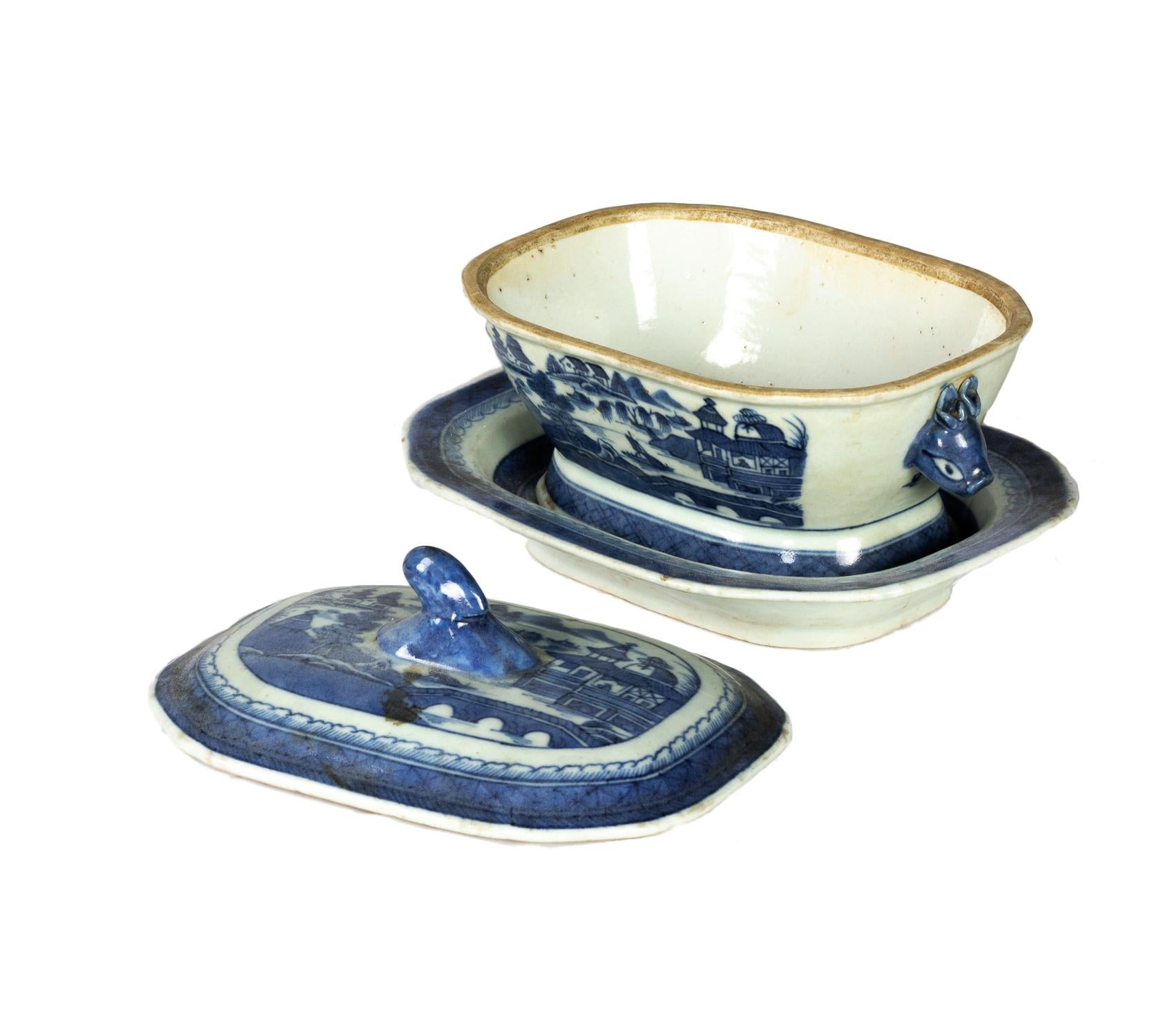 Soupière en porcelaine de Canton bleue du 19e siècle Bon état - En vente à Lisbon, PT