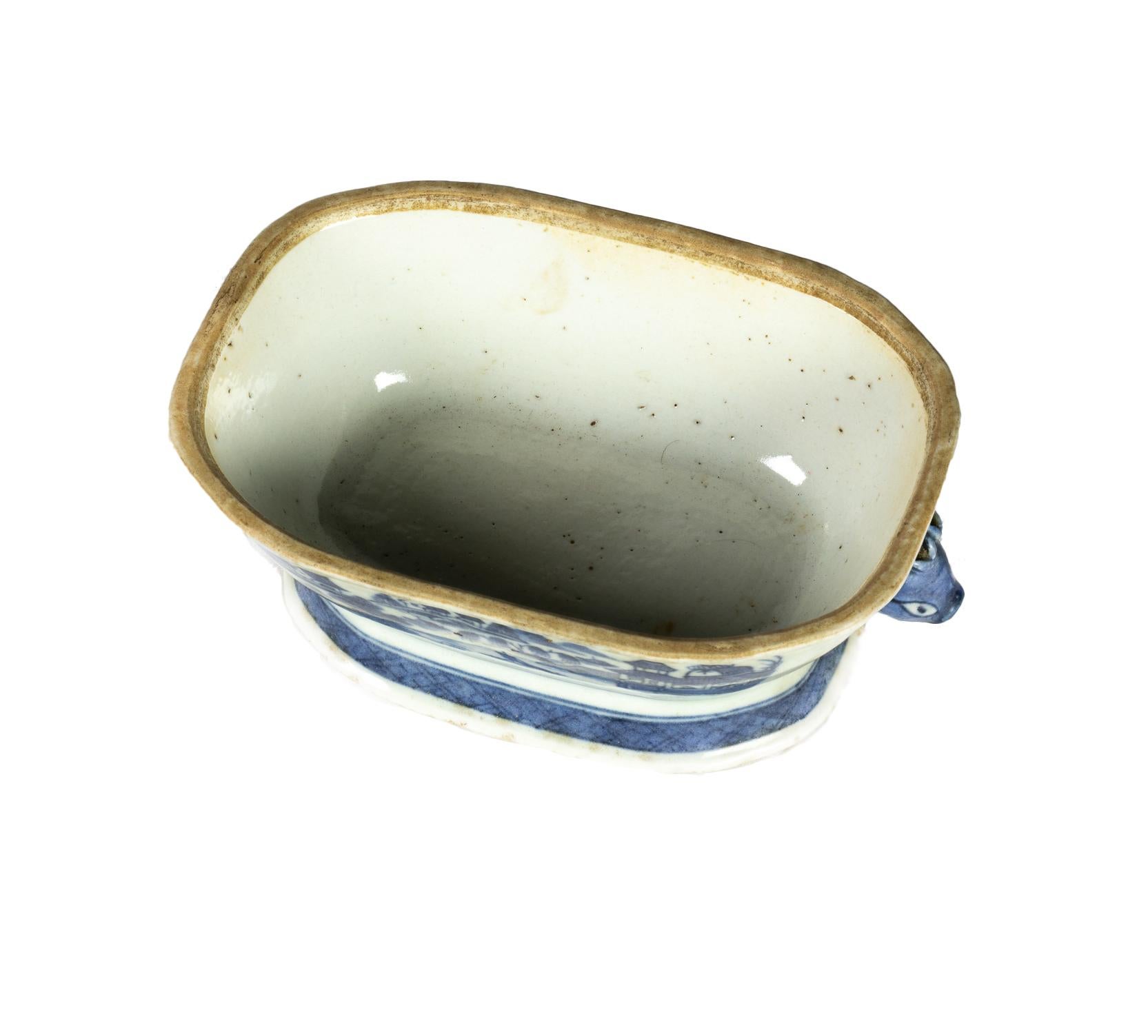 Soupière en porcelaine de Canton bleue du 19e siècle en vente 1